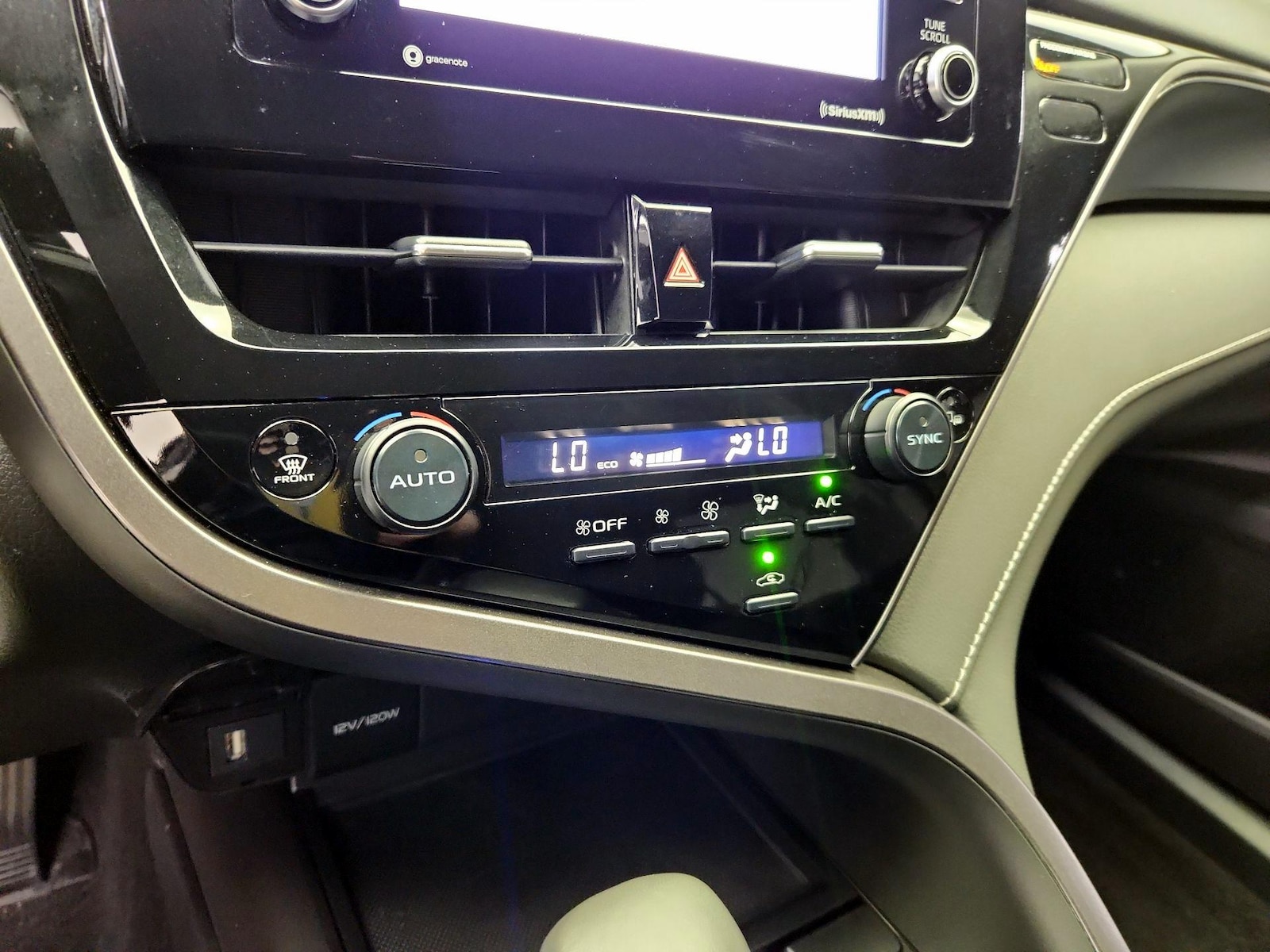 2024 Toyota Camry SE - Photo 17