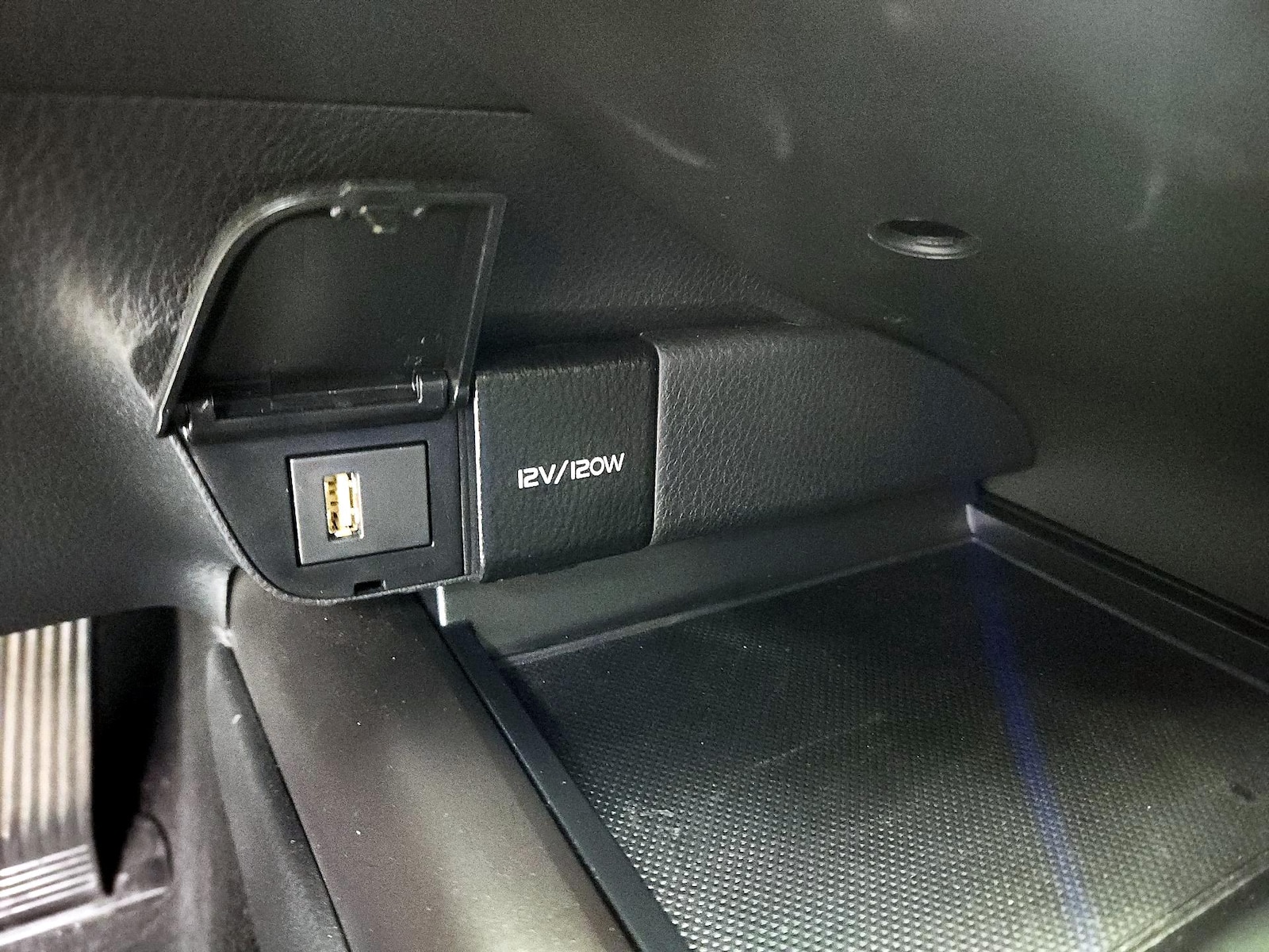 2024 Toyota Camry SE - Photo 19