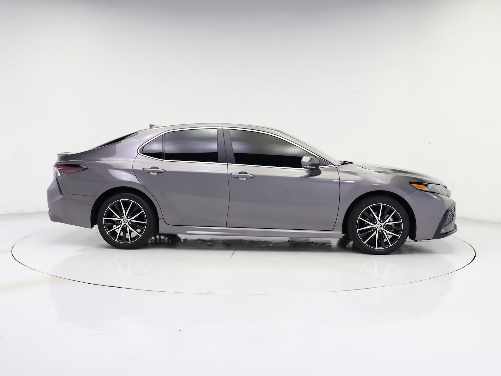 2024 Toyota Camry SE - Photo 8