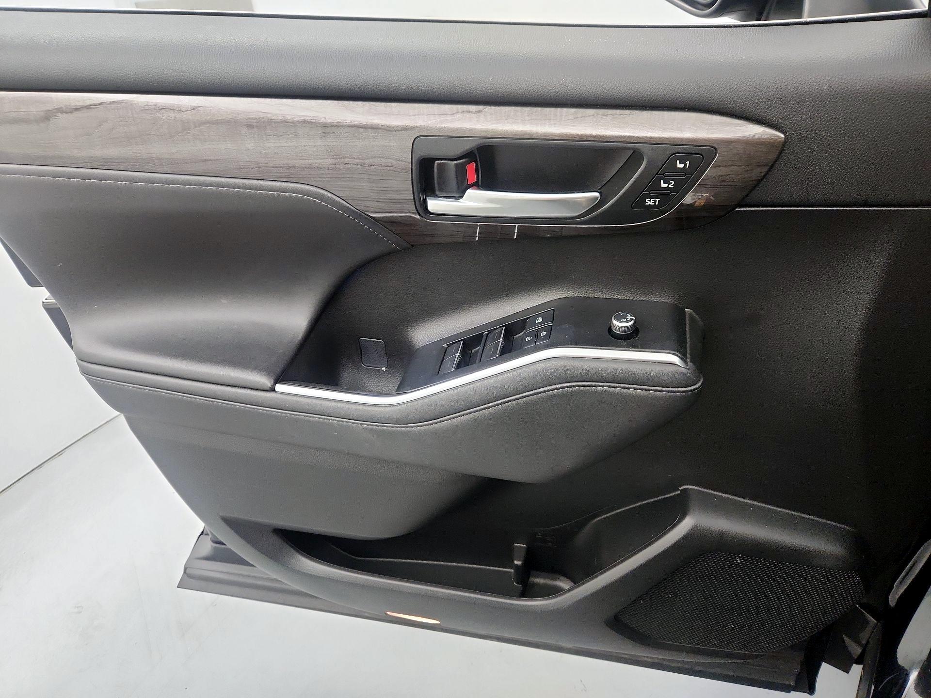 Thumbnail: 2021 Toyota Highlander - 12