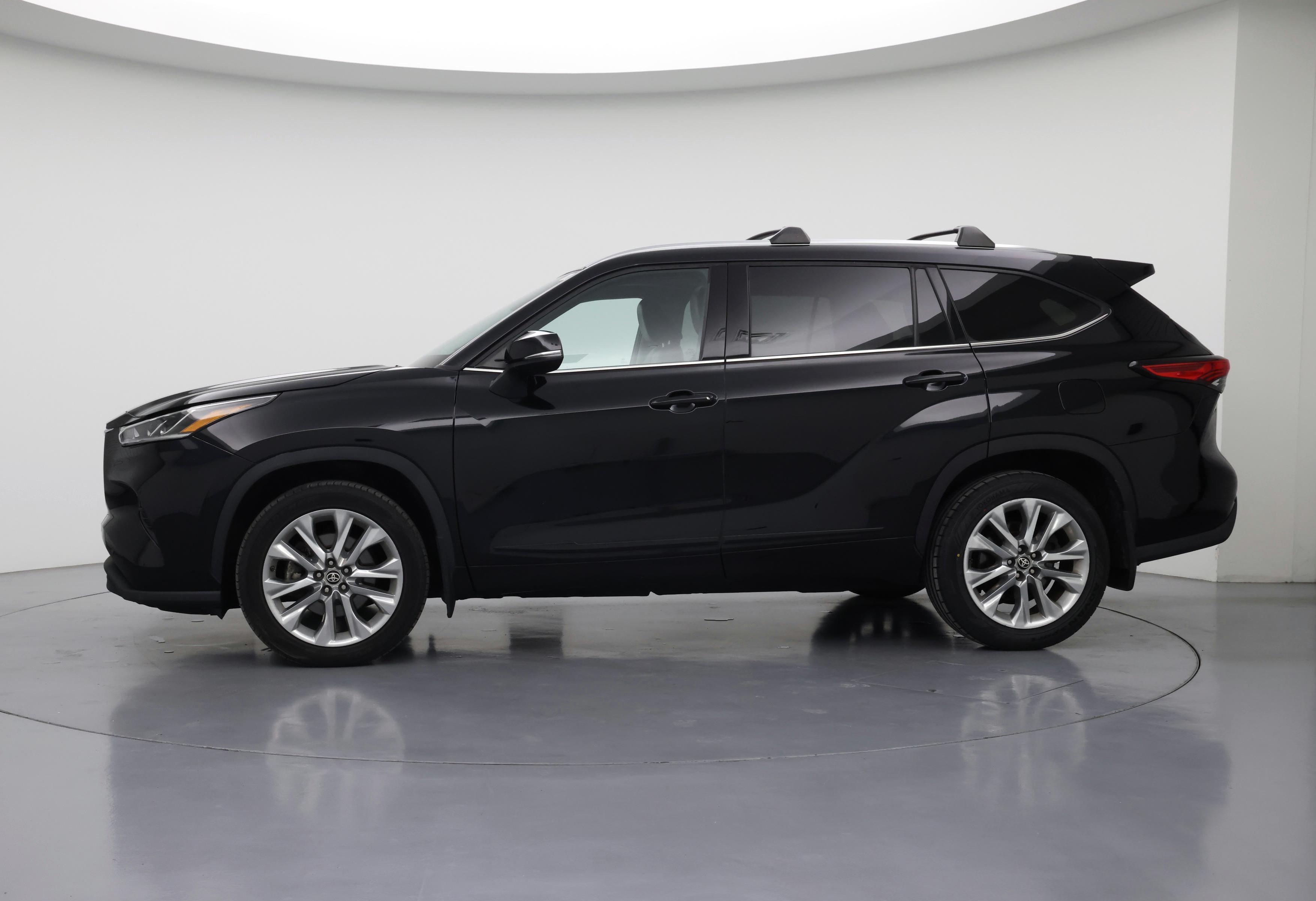 Thumbnail: 2021 Toyota Highlander - 3