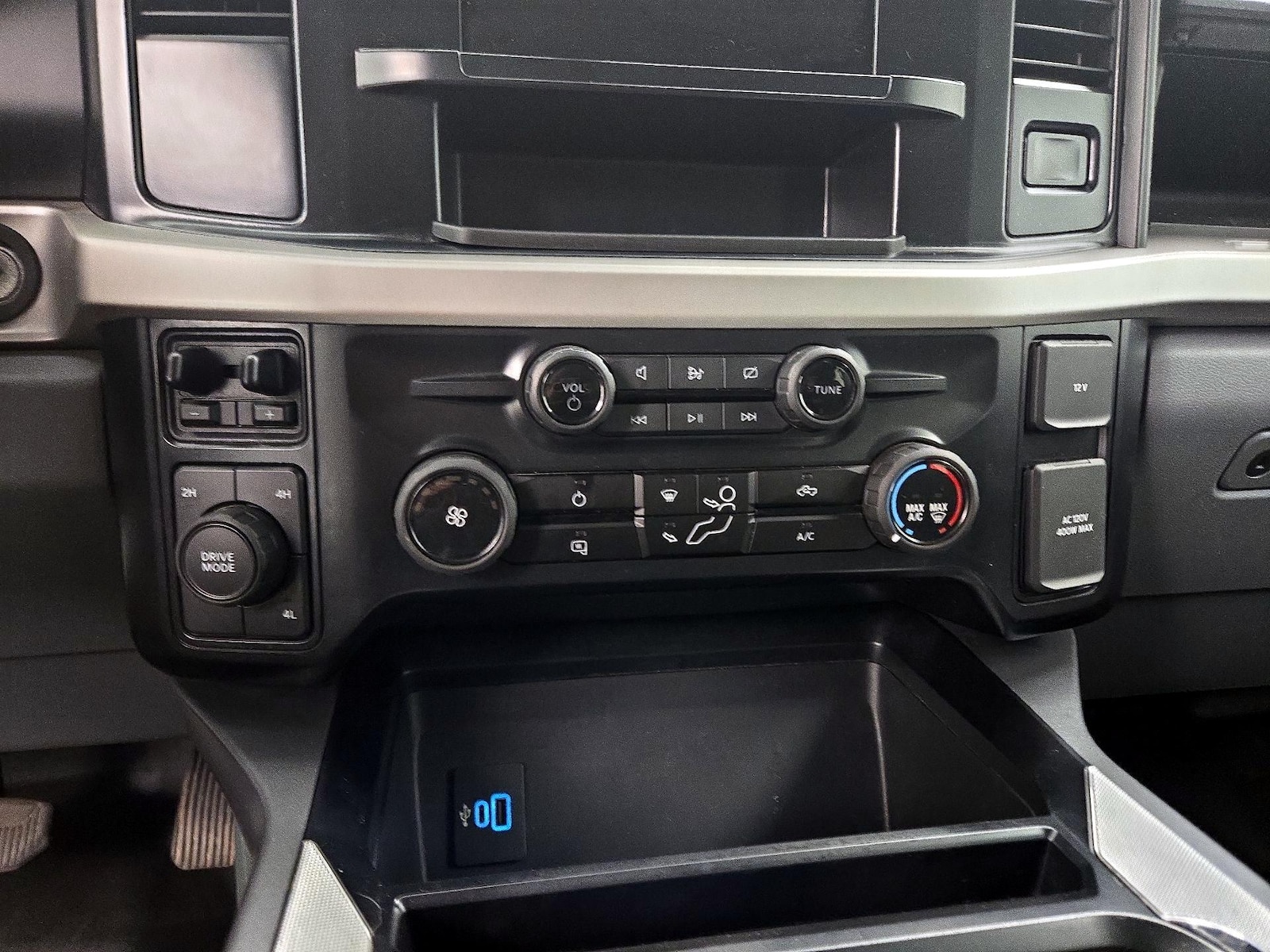 2024 Ford F-350 Super Duty XLT - Photo 17