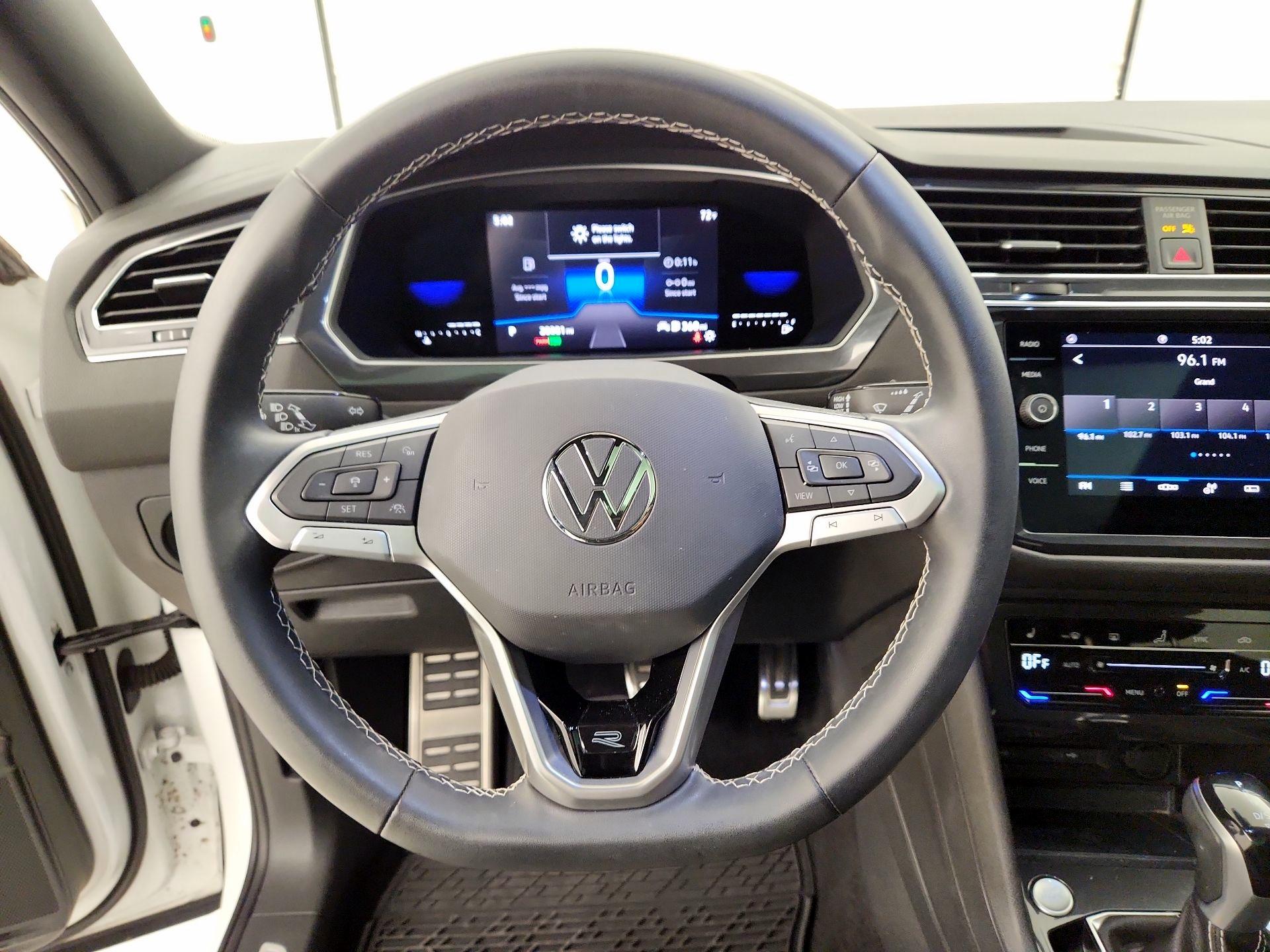 Thumbnail: 2023 Volkswagen Tiguan - 10