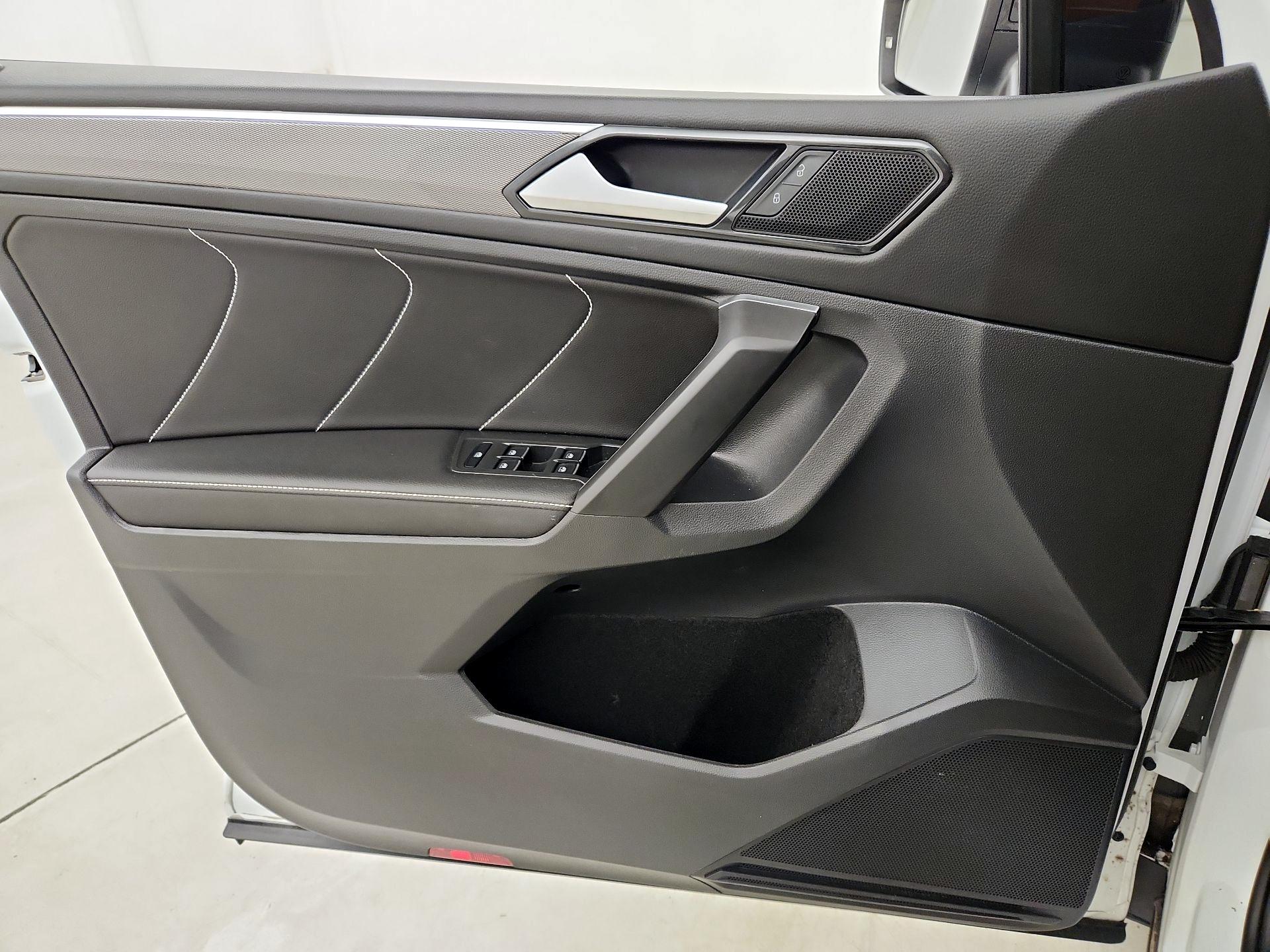 Thumbnail: 2023 Volkswagen Tiguan - 12