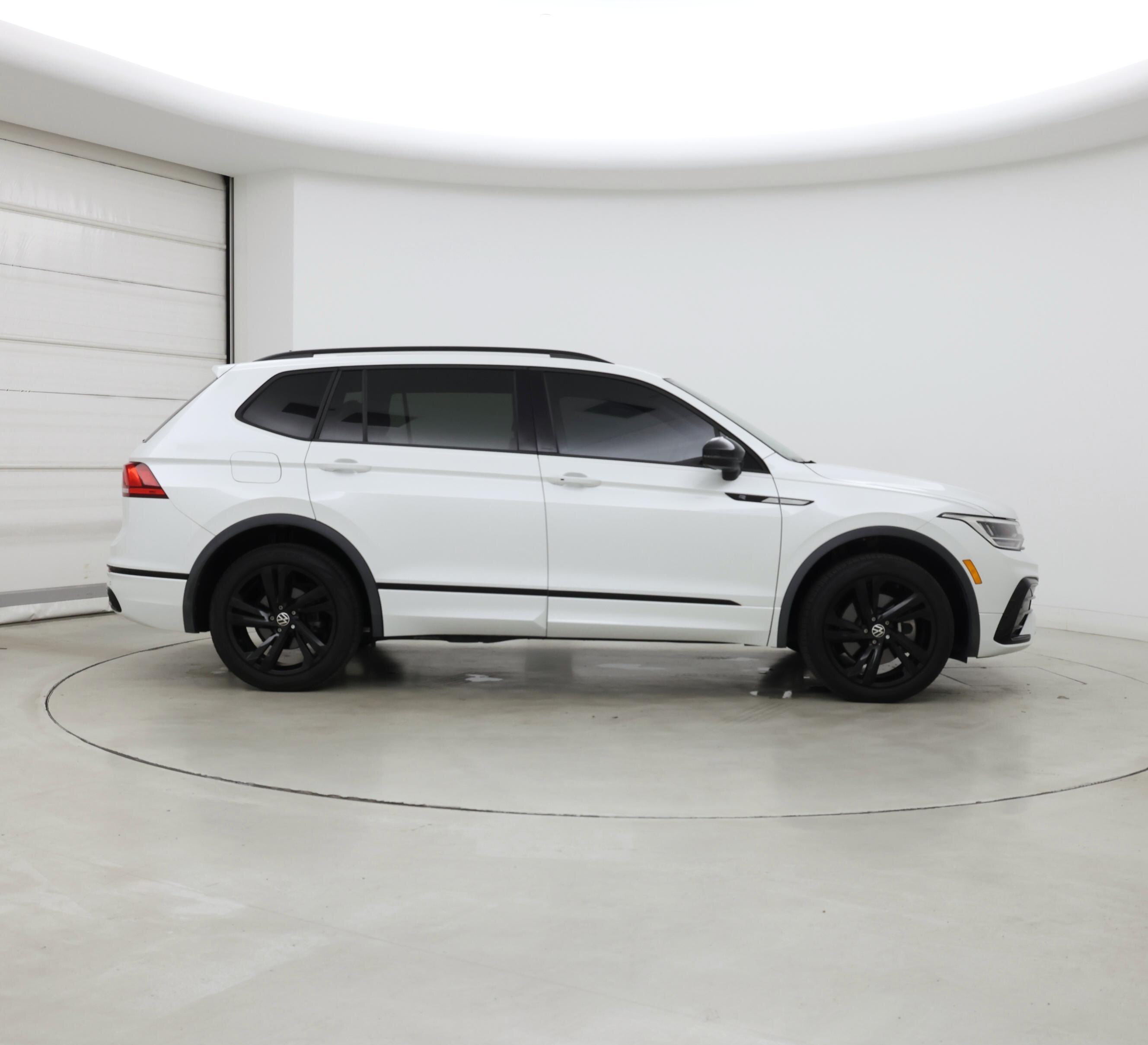 Thumbnail: 2023 Volkswagen Tiguan - 7