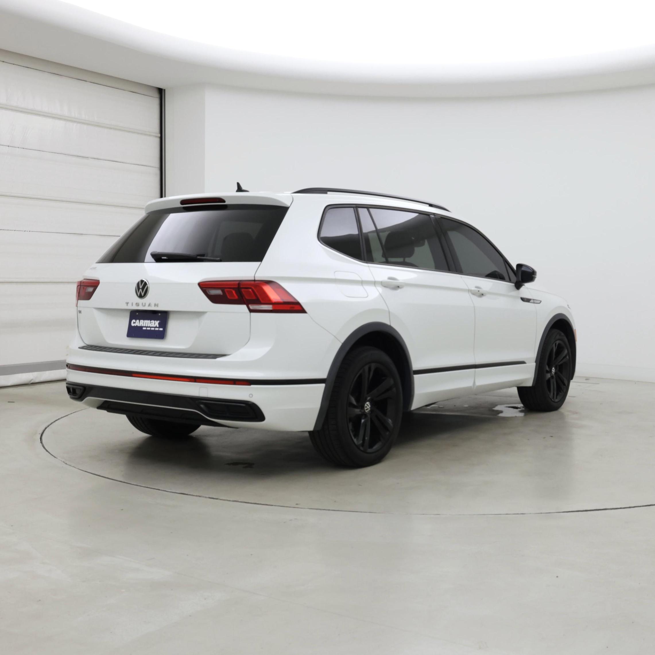Thumbnail: 2023 Volkswagen Tiguan - 8