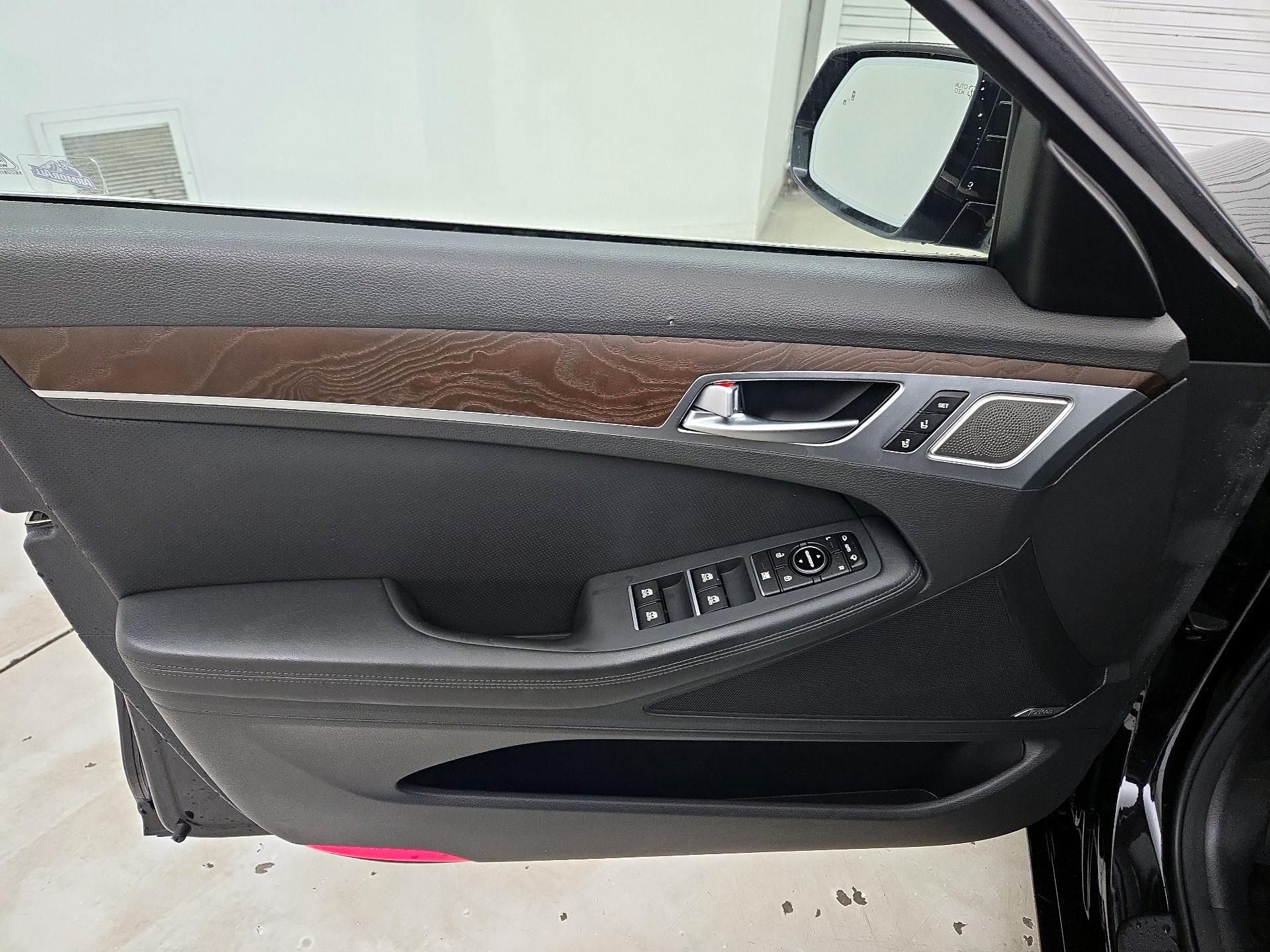 Thumbnail: 2019 Genesis G80 - 12