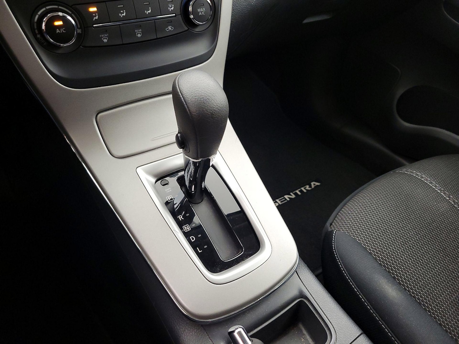 2015 Nissan Sentra S - Photo 17