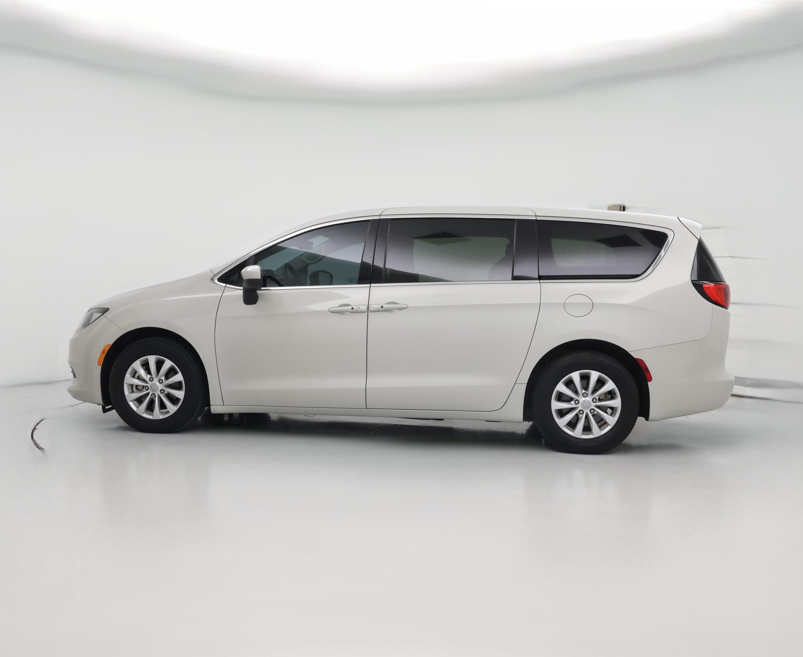 Thumbnail: 2017 Chrysler Pacifica - 1