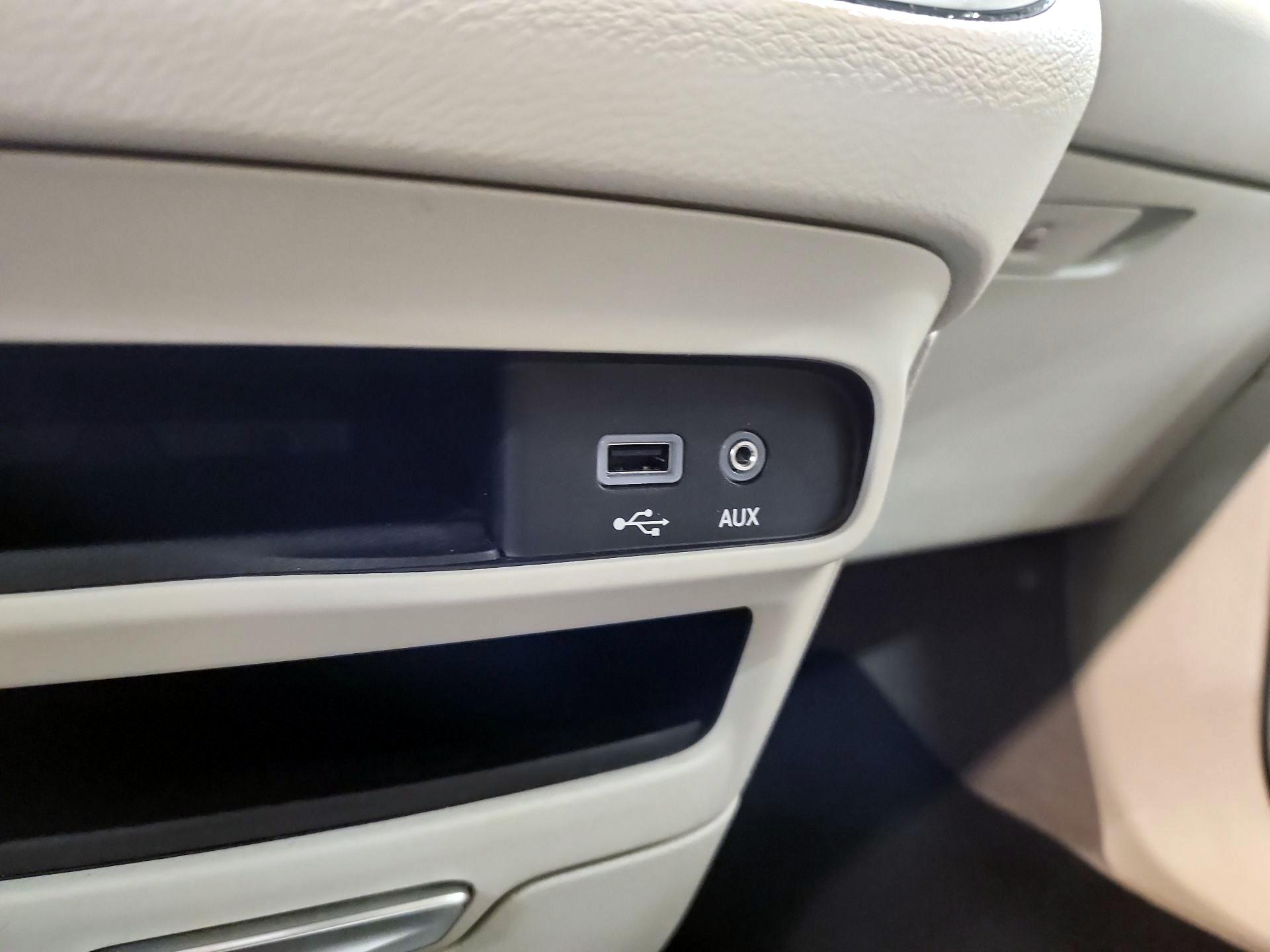 Thumbnail: 2017 Chrysler Pacifica - 19