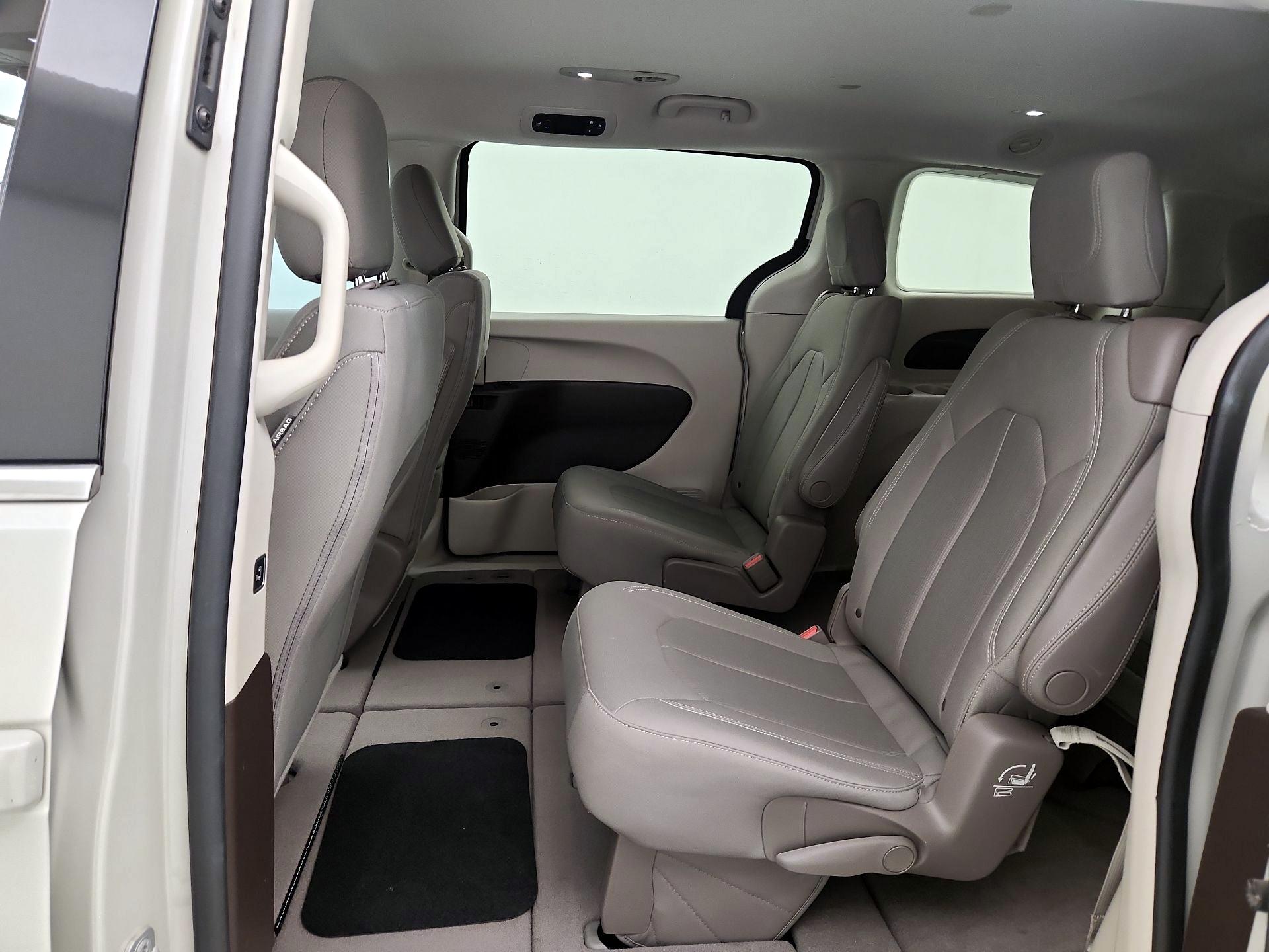 Thumbnail: 2017 Chrysler Pacifica - 20