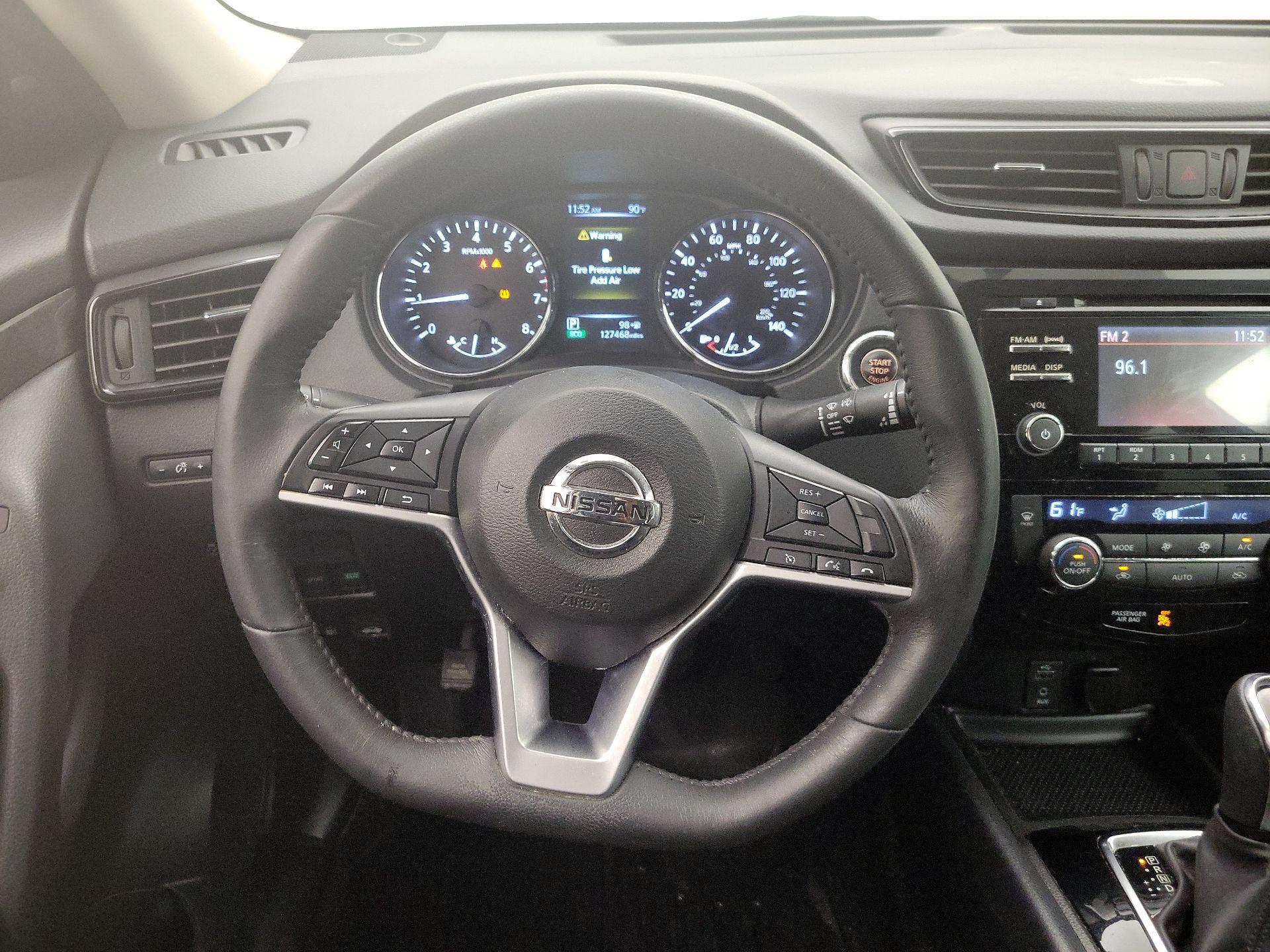 Thumbnail: 2017 Nissan Rogue - 10