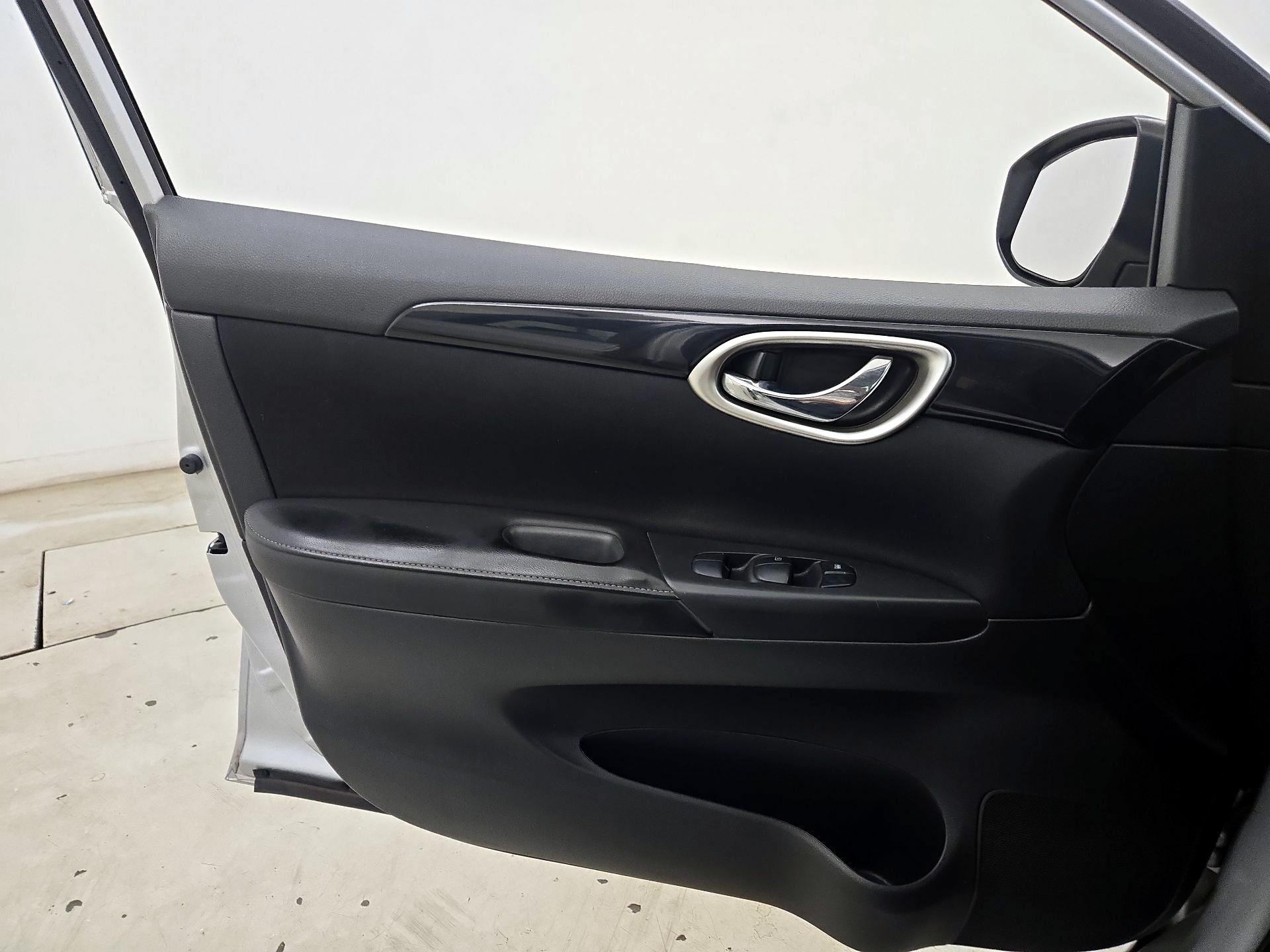 Thumbnail: 2019 Nissan Sentra - 12