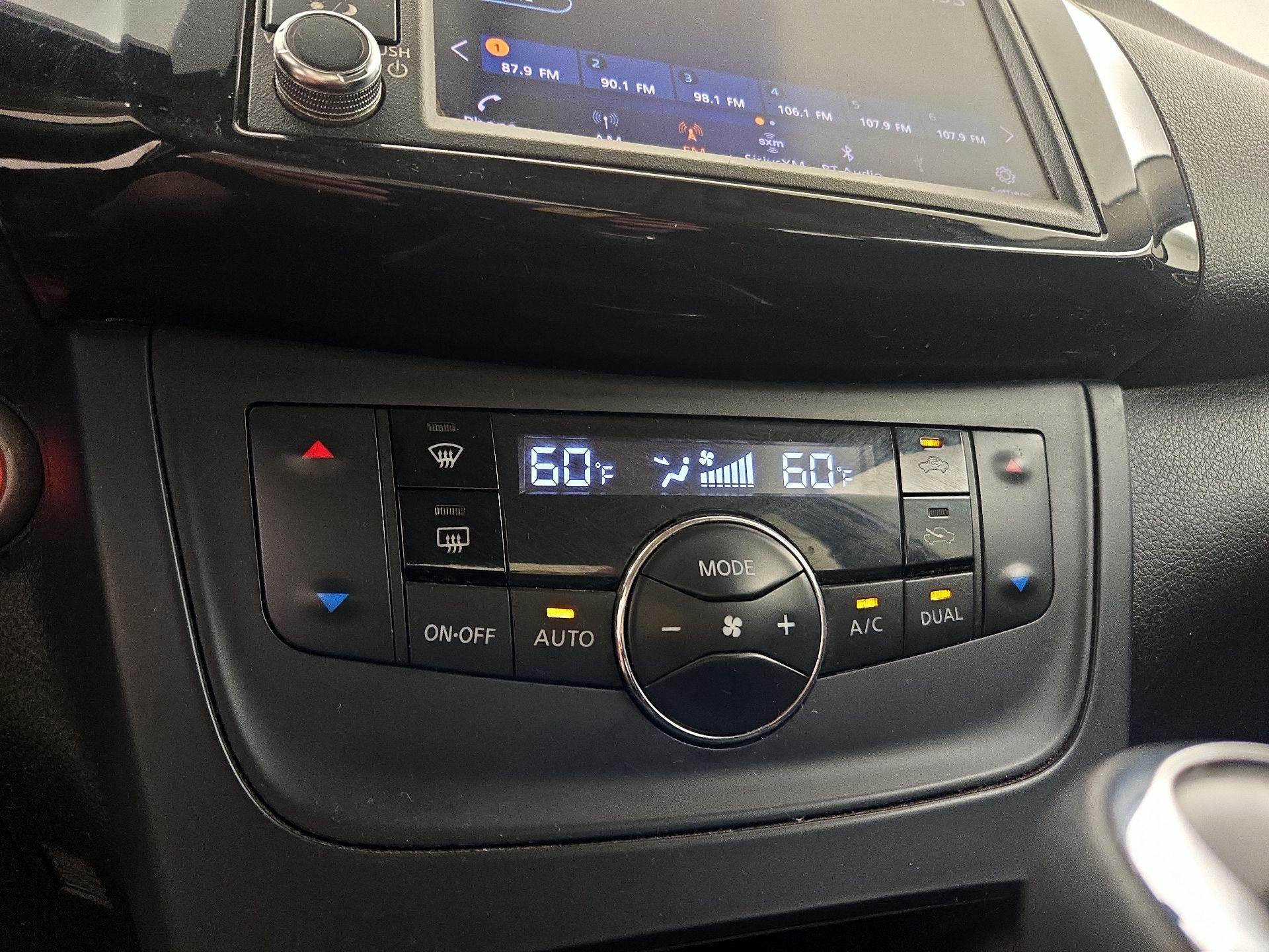 Thumbnail: 2019 Nissan Sentra - 16