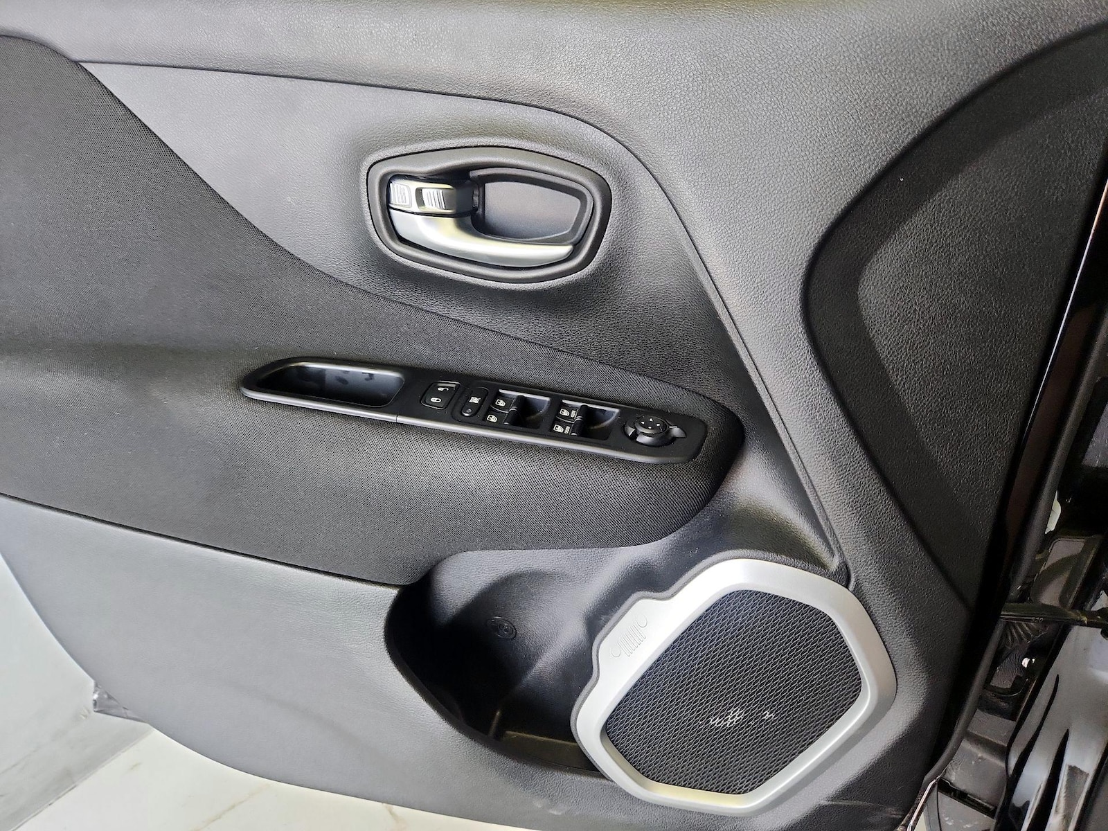 2018 Jeep Renegade Latitude - Photo 13