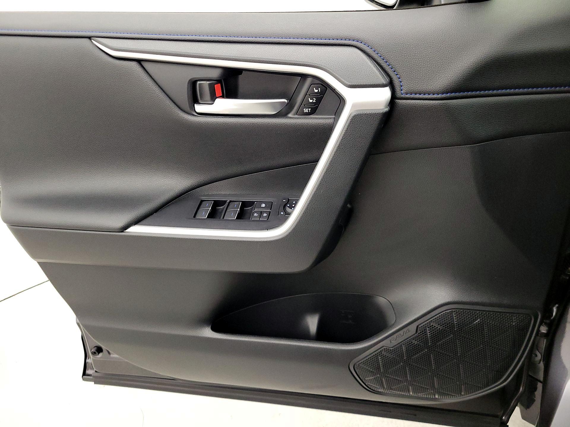 Thumbnail: 2022 Toyota RAV4 - 12