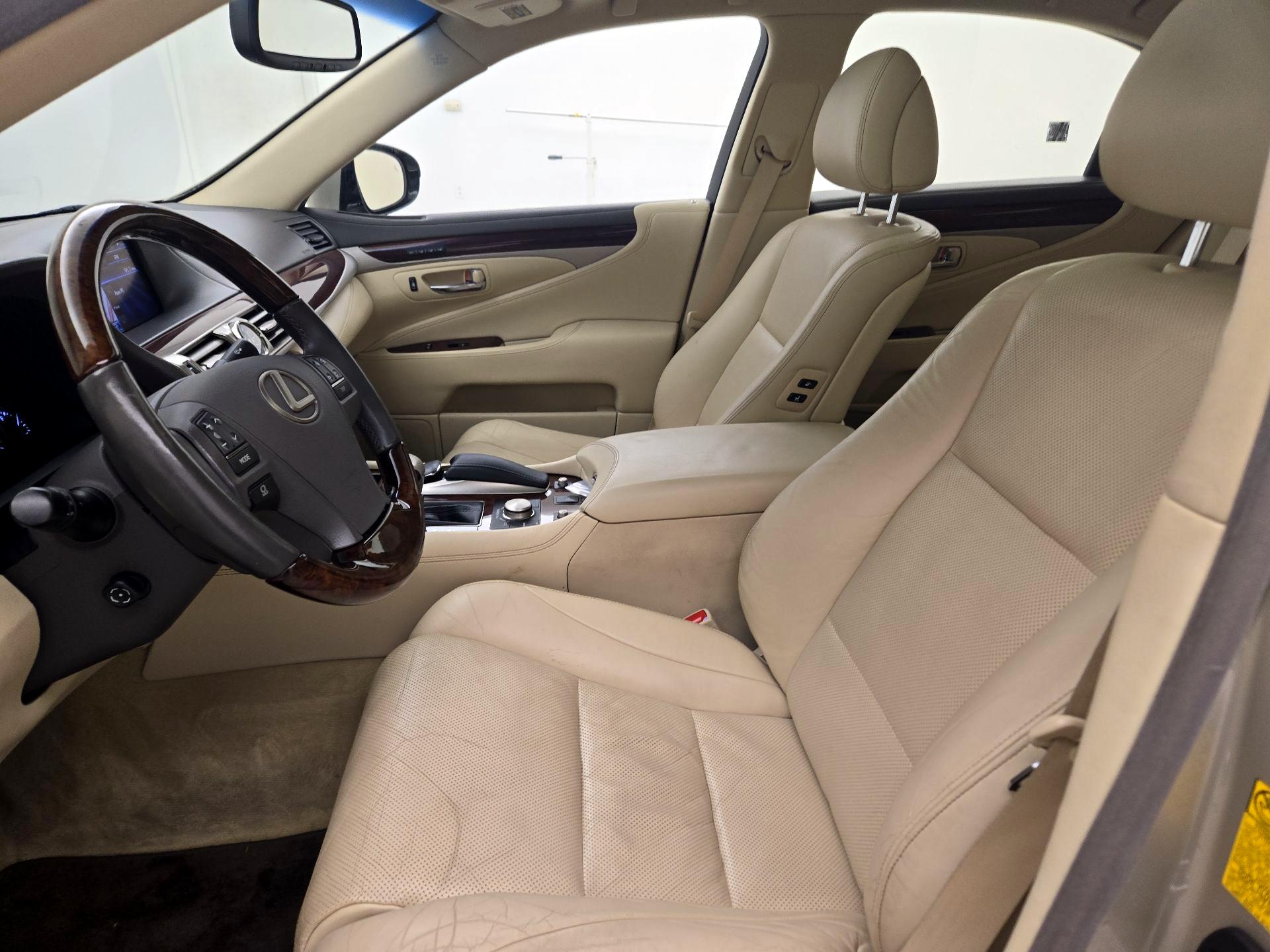 Thumbnail: 2014 Lexus LS - 11
