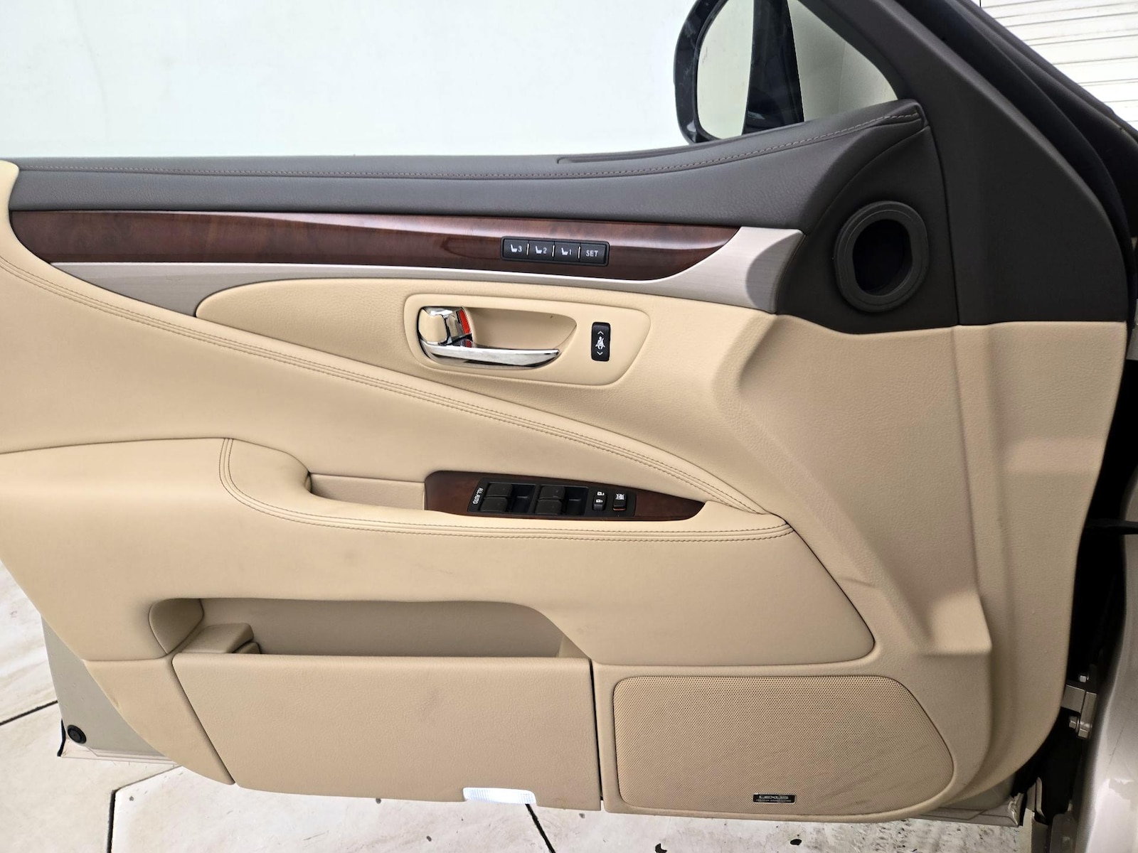 2014 Lexus LS Base - Photo 13