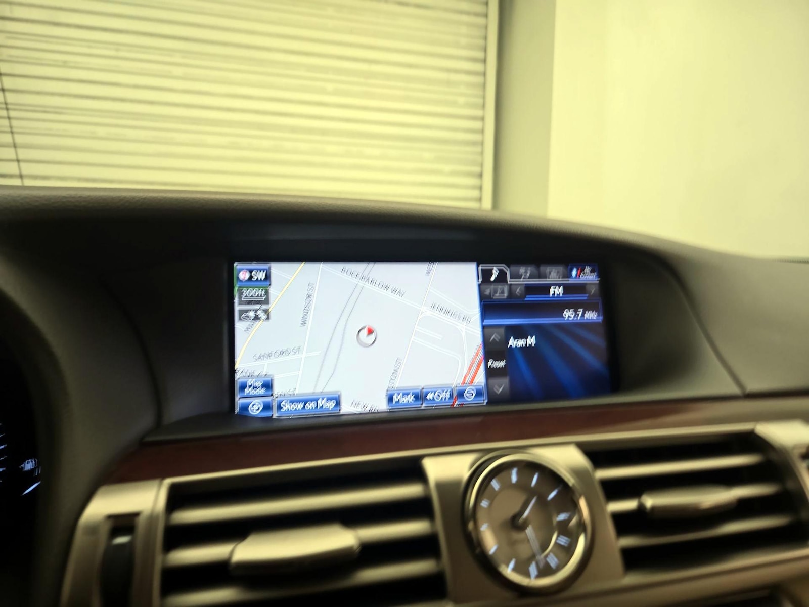 2014 Lexus LS Base - Photo 17