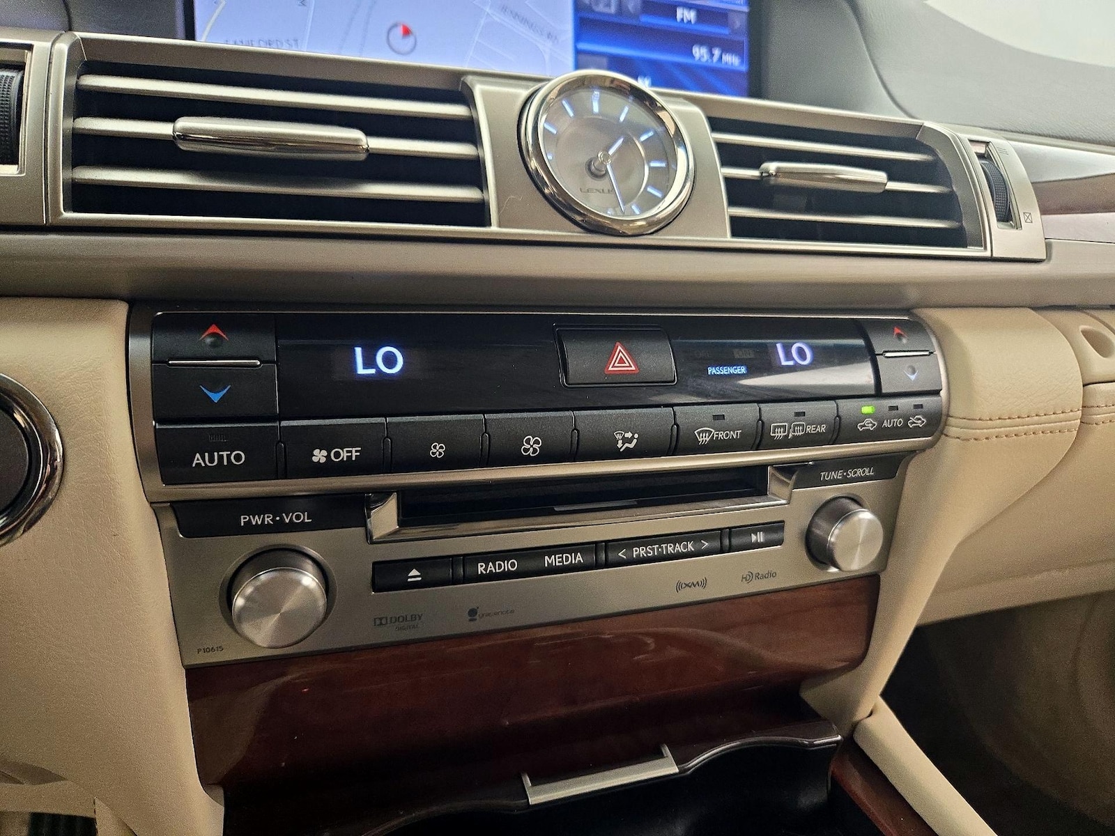 2014 Lexus LS Base - Photo 18