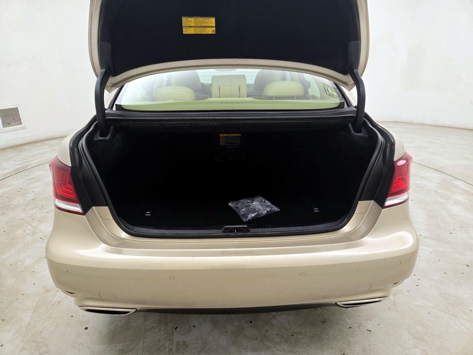 2014 Lexus LS Base - Photo 23