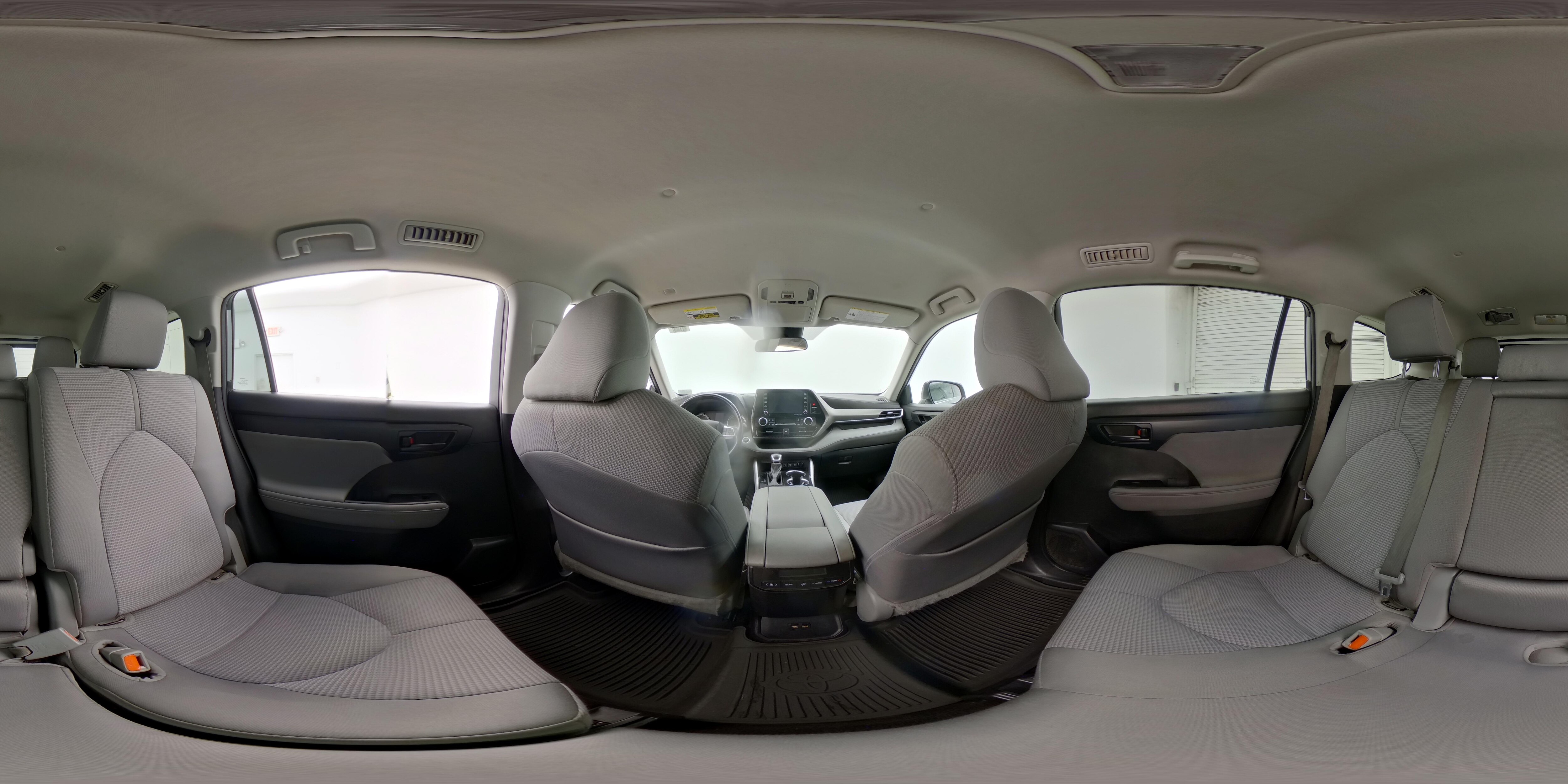 2021 Toyota Highlander LE - Photo 27