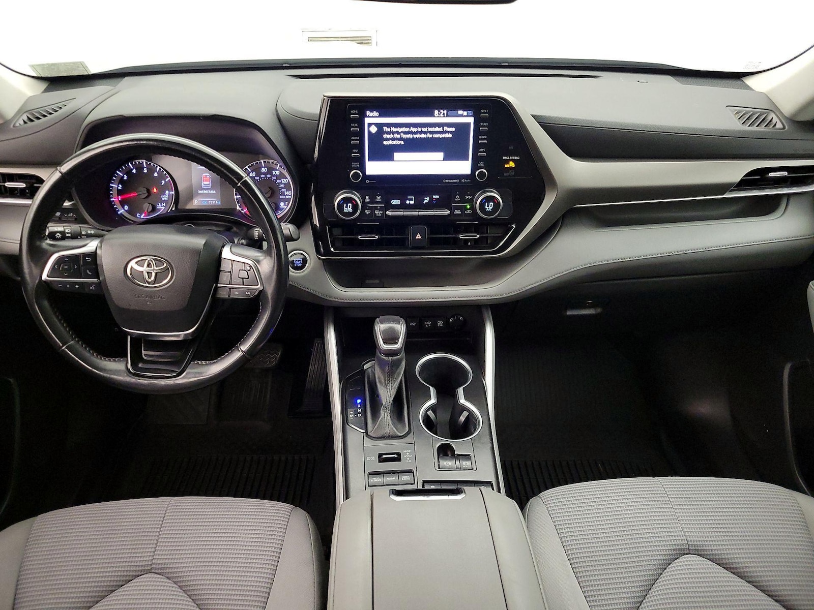 2021 Toyota Highlander LE - Photo 10