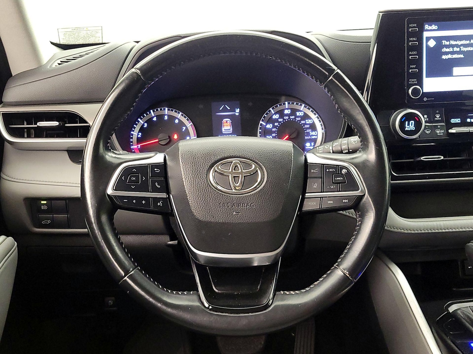 2021 Toyota Highlander LE - Photo 11
