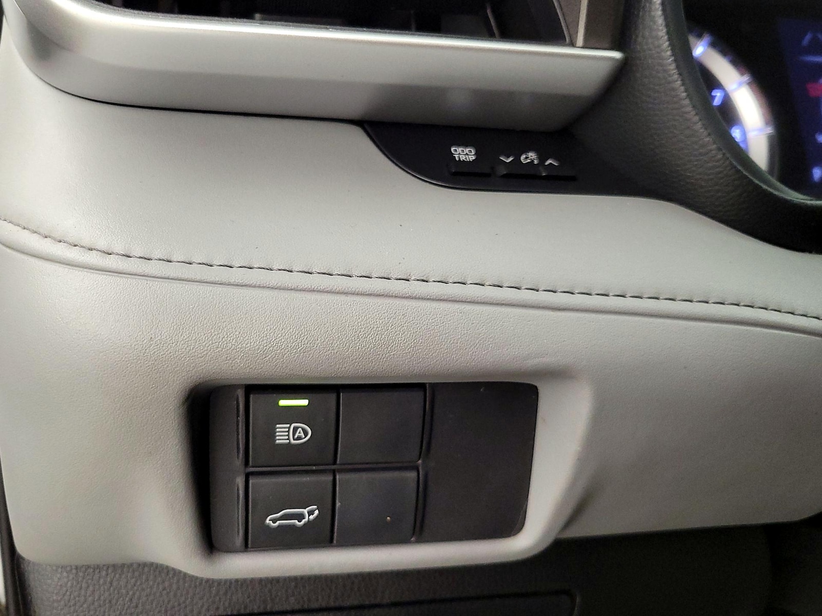 2021 Toyota Highlander LE - Photo 14