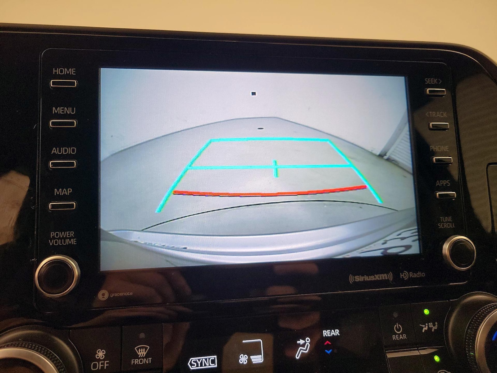 2021 Toyota Highlander LE - Photo 16