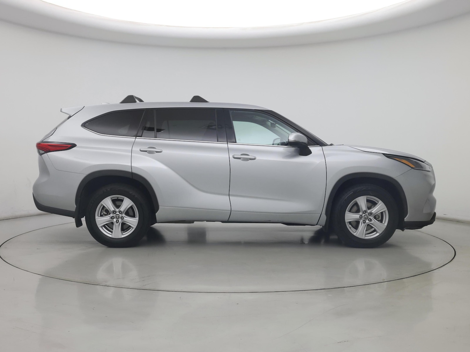 2021 Toyota Highlander LE - Photo 8