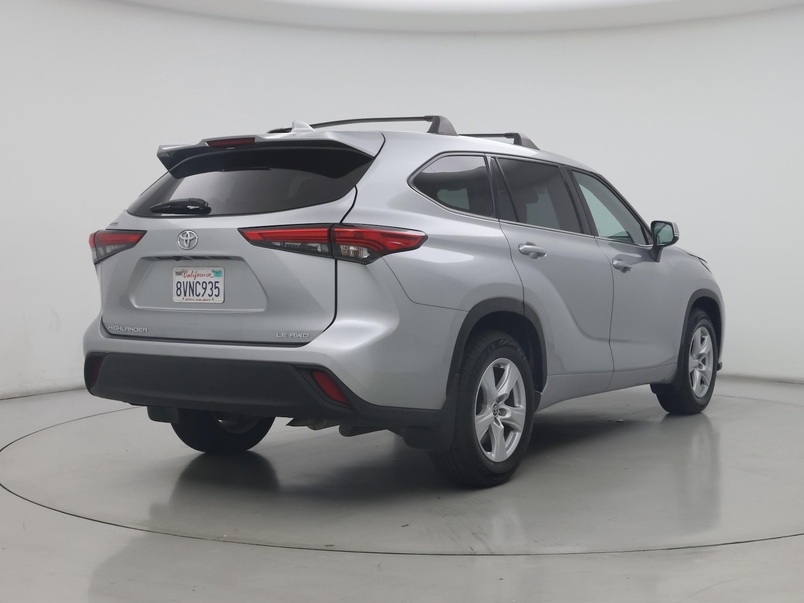 2021 Toyota Highlander LE - Photo 9