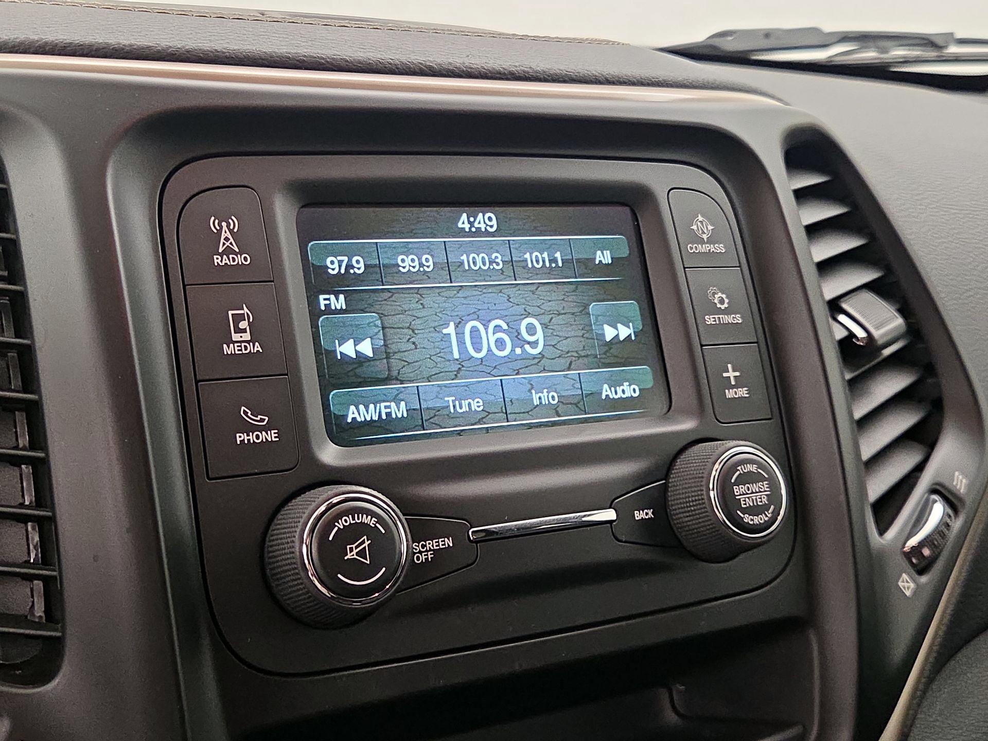 Thumbnail: 2016 Jeep Cherokee - 15
