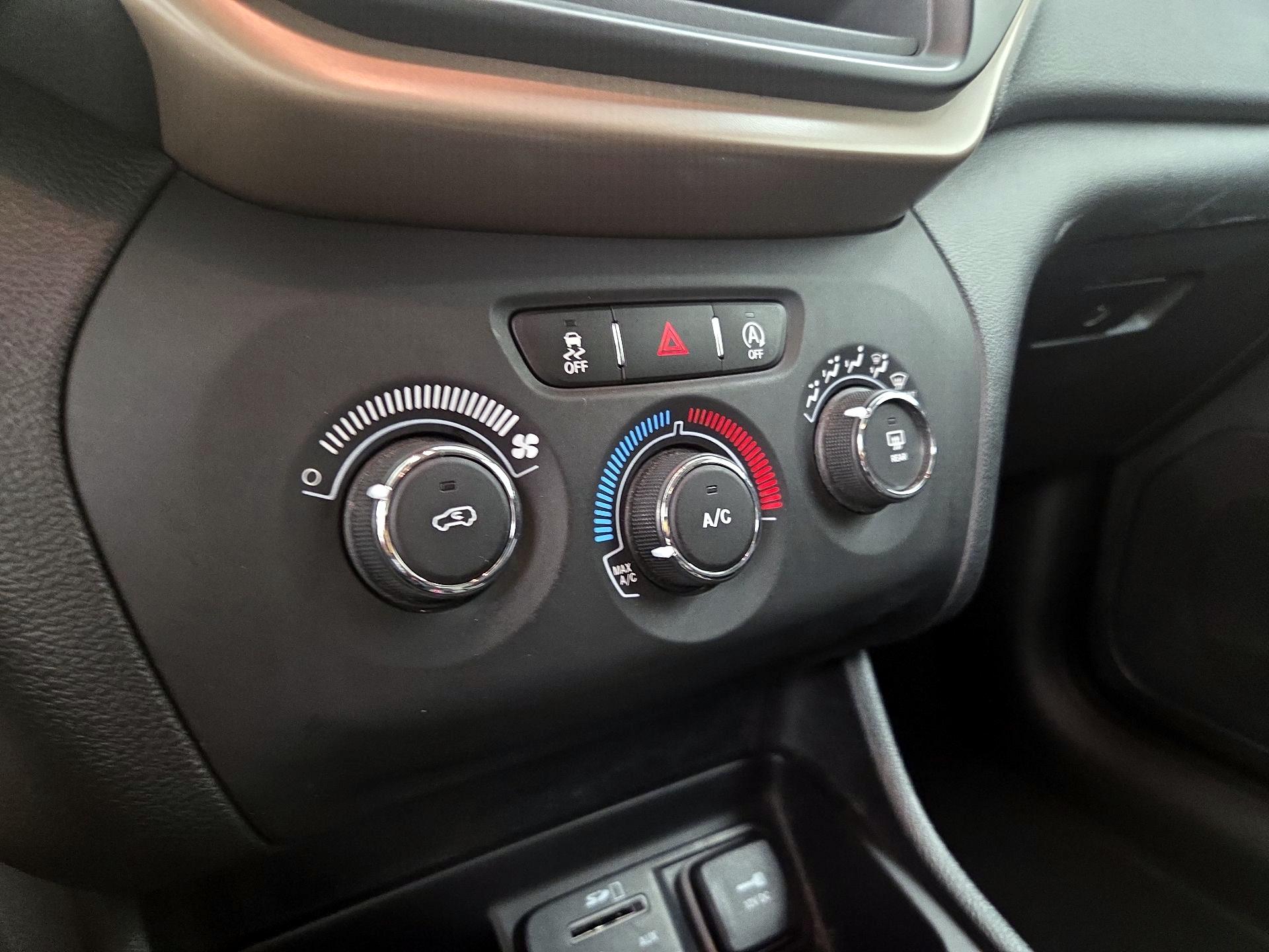 Thumbnail: 2016 Jeep Cherokee - 16
