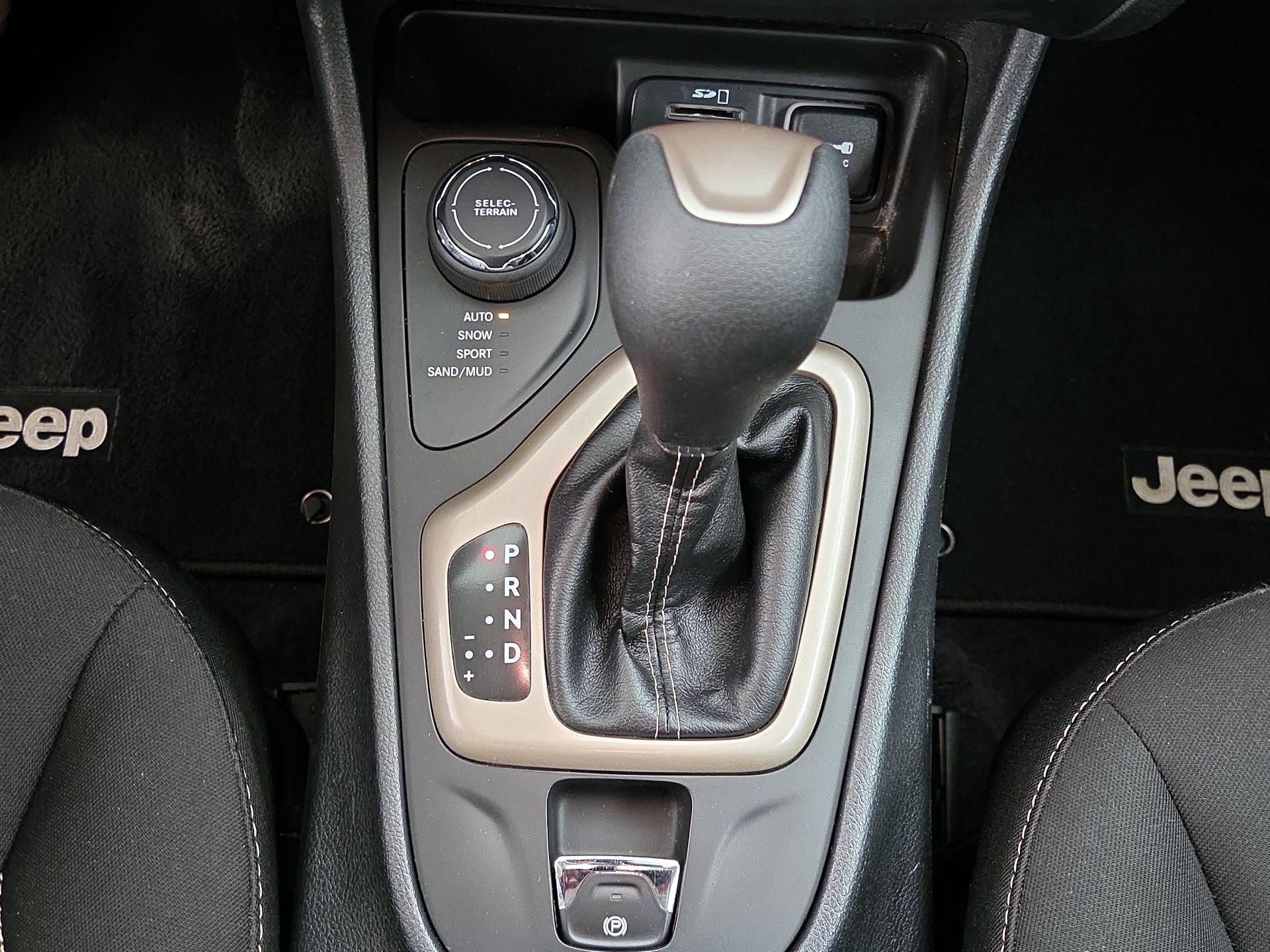 Thumbnail: 2016 Jeep Cherokee - 17
