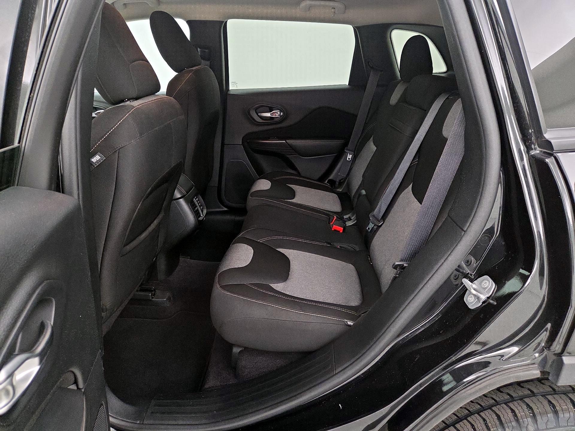 Thumbnail: 2016 Jeep Cherokee - 19