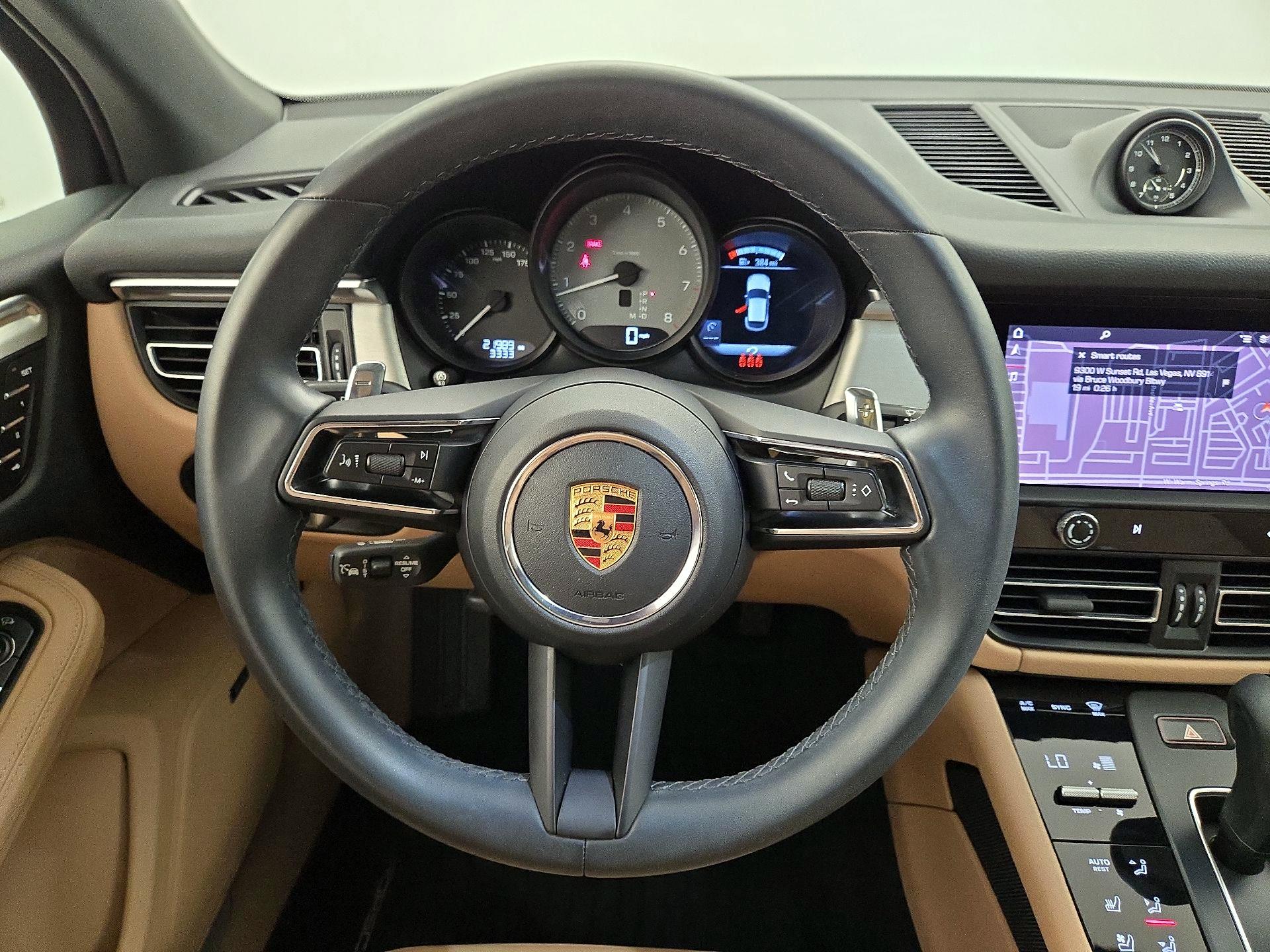 Thumbnail: 2022 Porsche Macan - 10