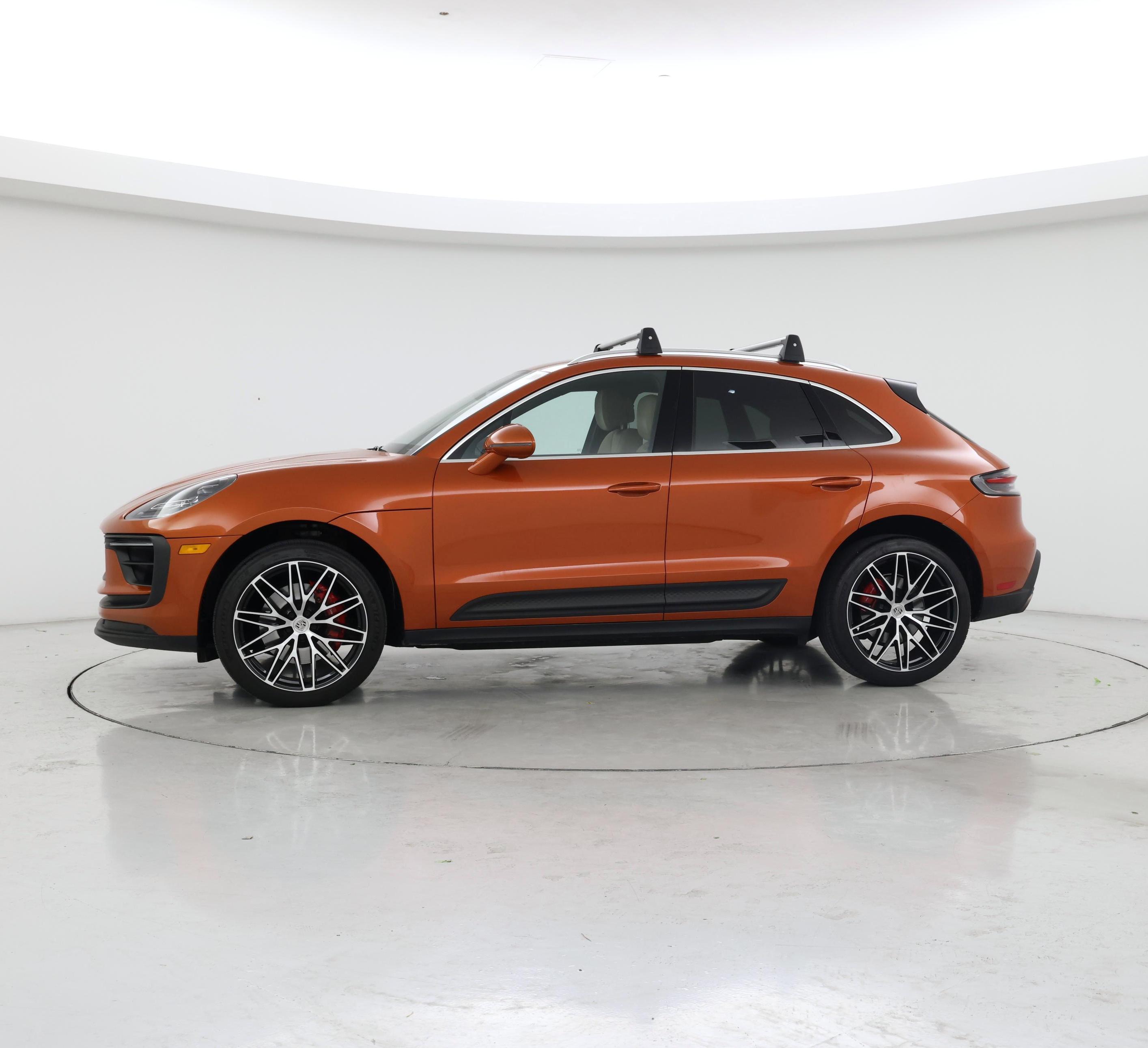 Thumbnail: 2022 Porsche Macan - 3