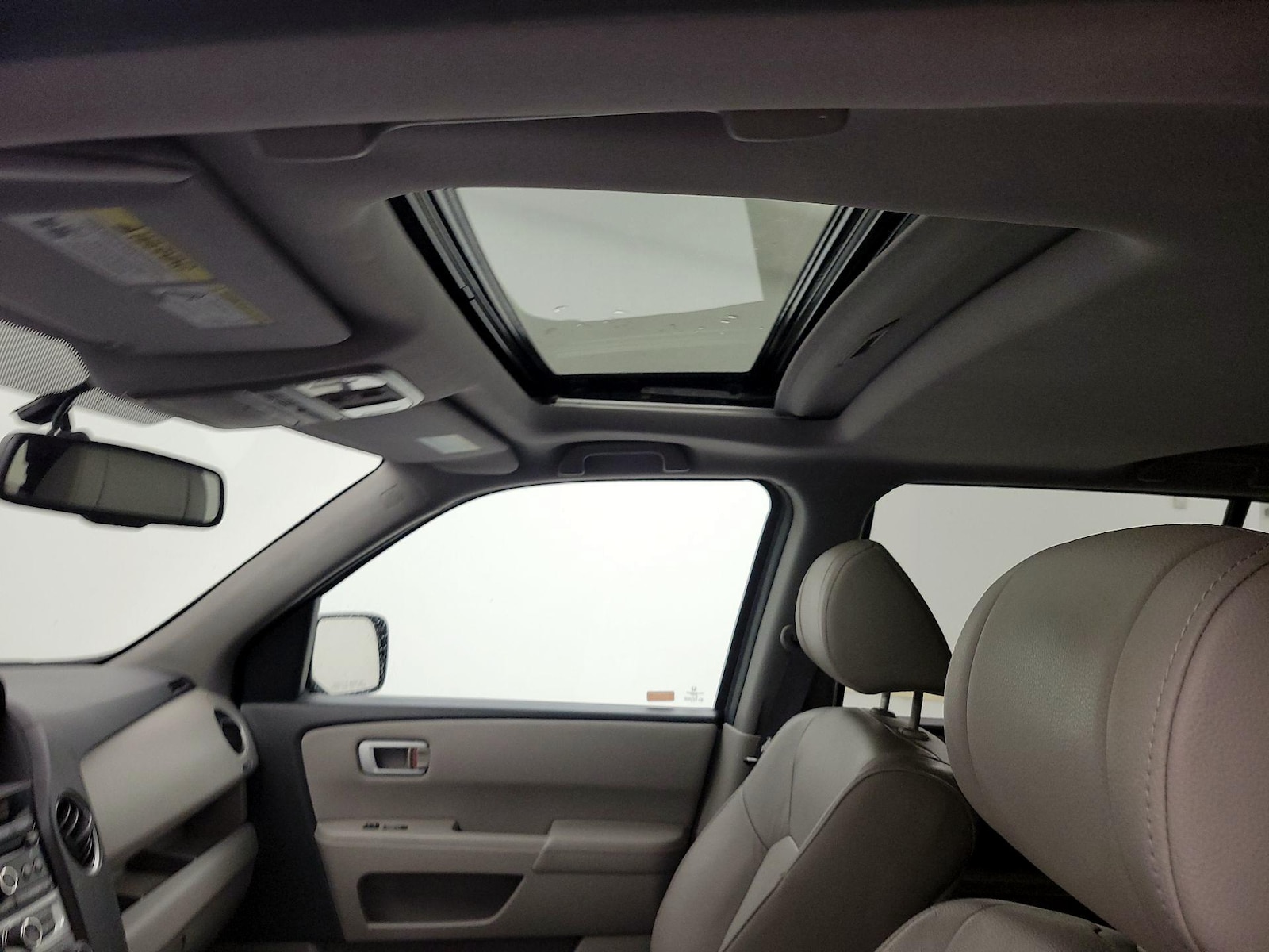Sunroof(s) & Overhead Airbags