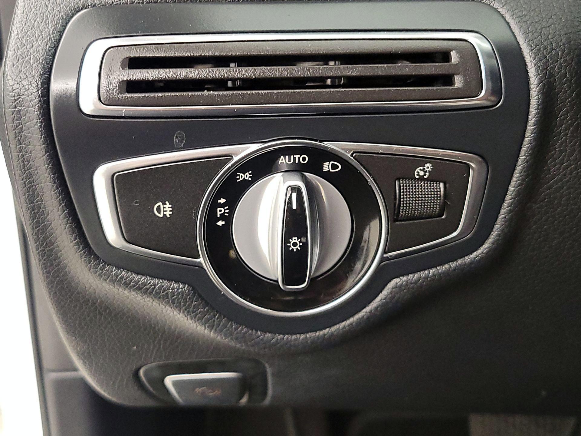 Thumbnail: 2015 Mercedes-Benz C-Class - 13