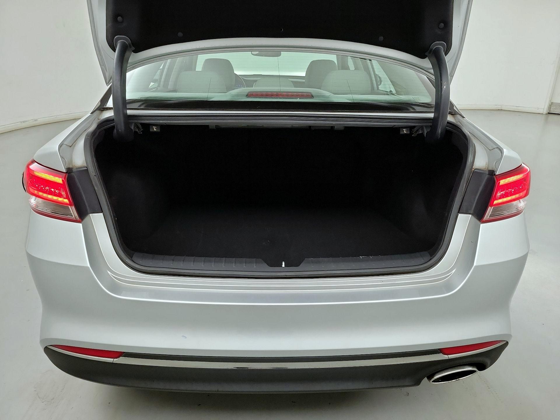 Thumbnail: 2016 Kia Optima - 18