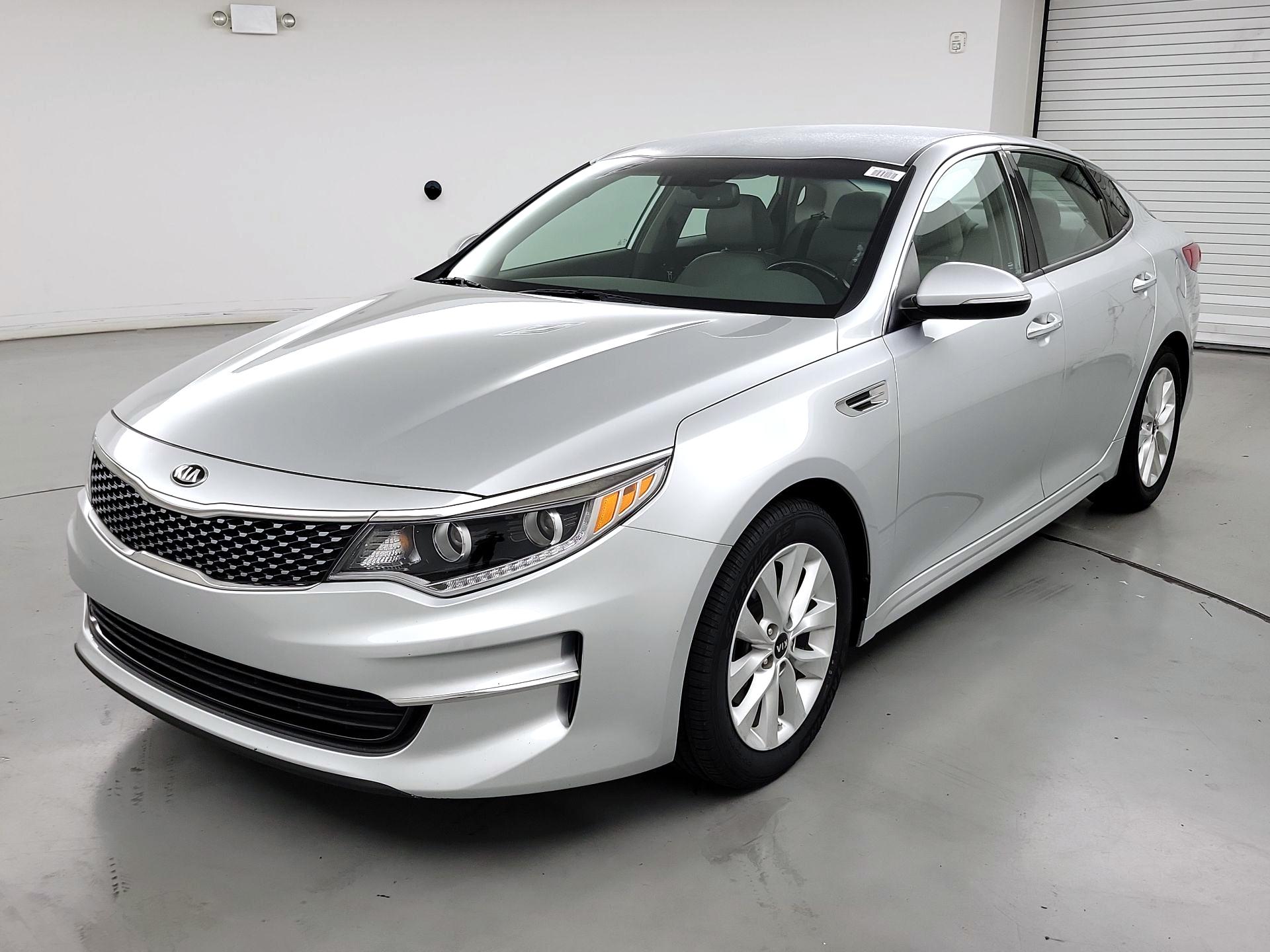Thumbnail: 2016 Kia Optima - 3