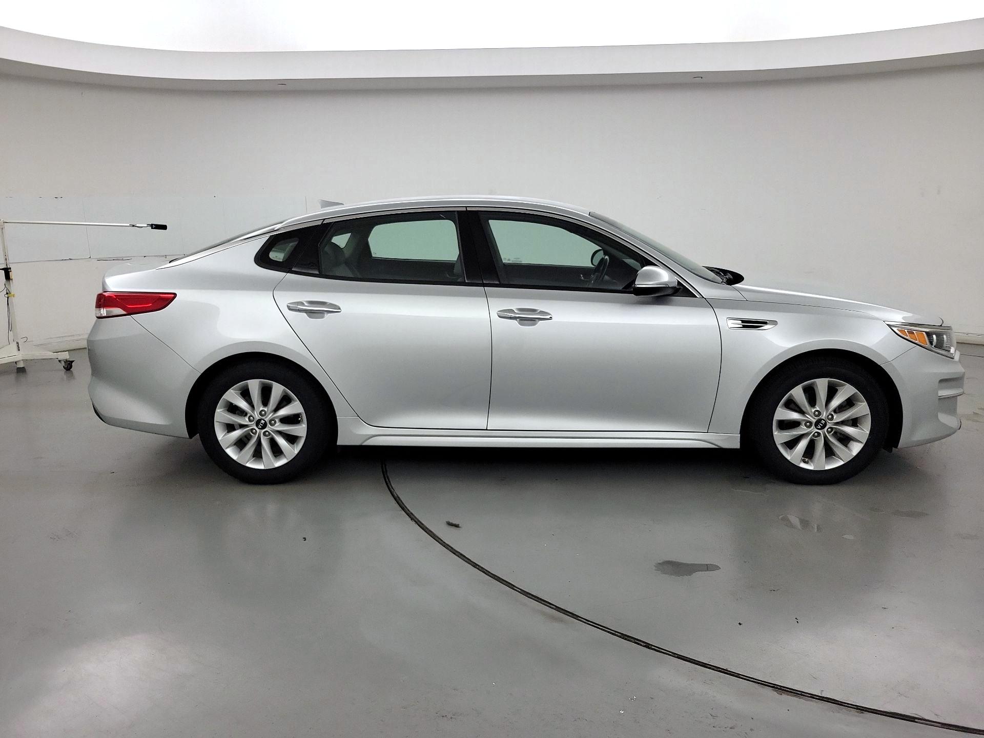 Thumbnail: 2016 Kia Optima - 4