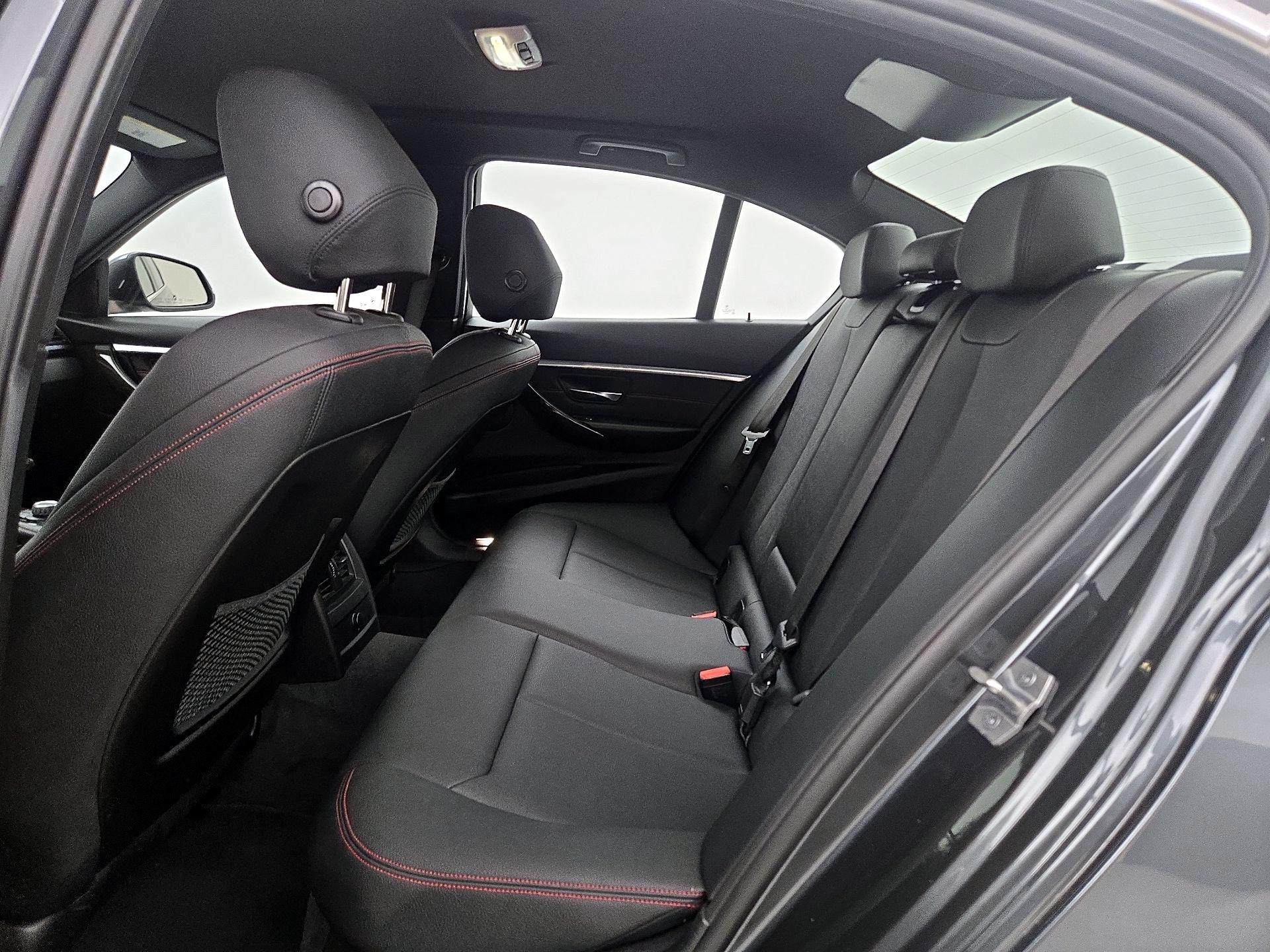 Thumbnail: 2018 BMW 3 Series - 18