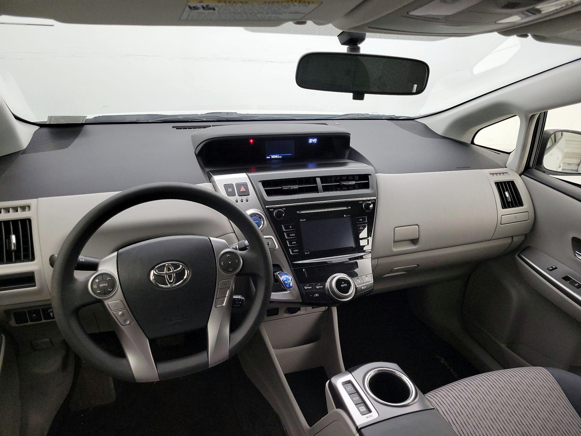 Thumbnail: 2016 Toyota Prius v - 9