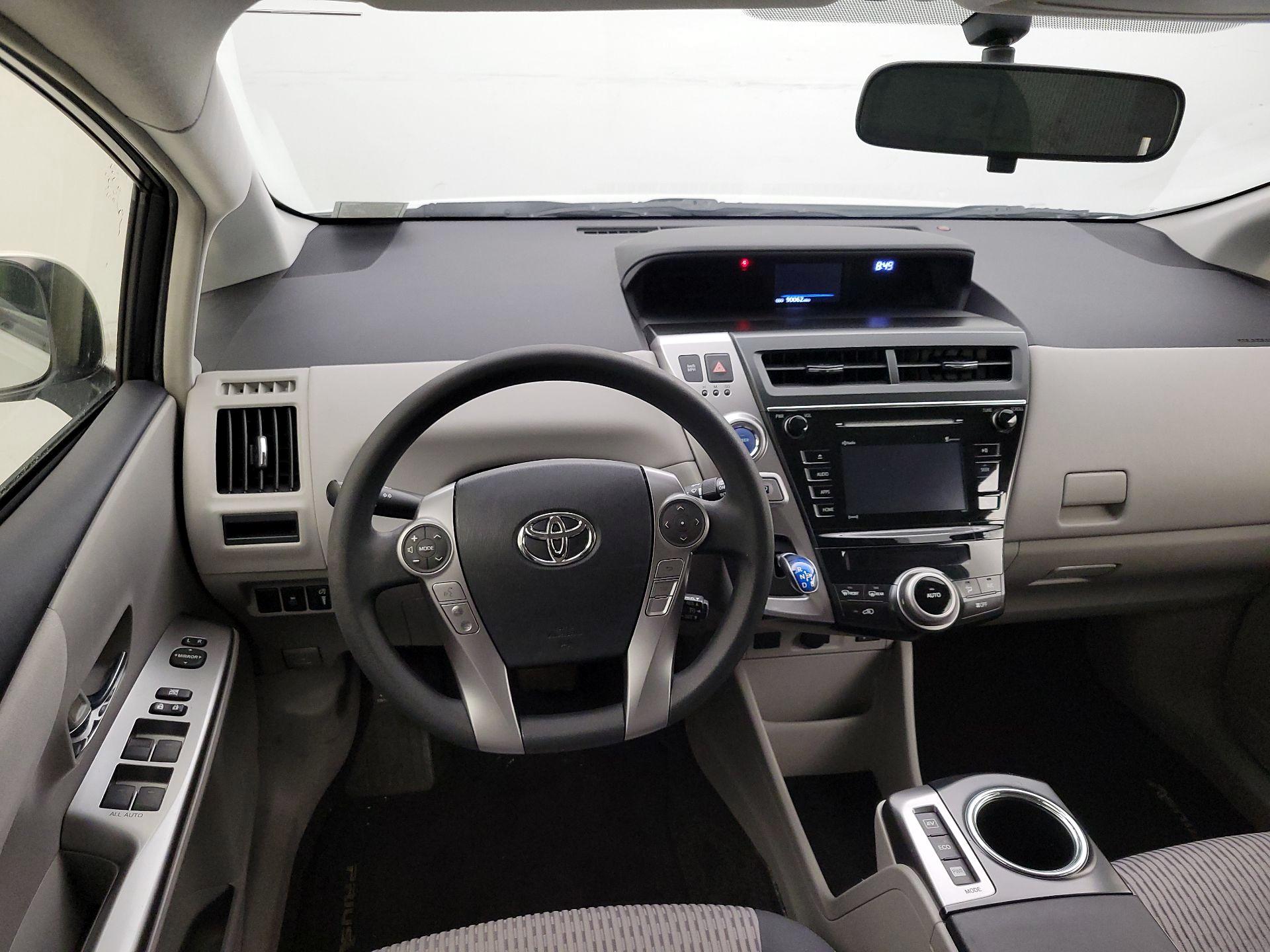 Thumbnail: 2016 Toyota Prius v - 10