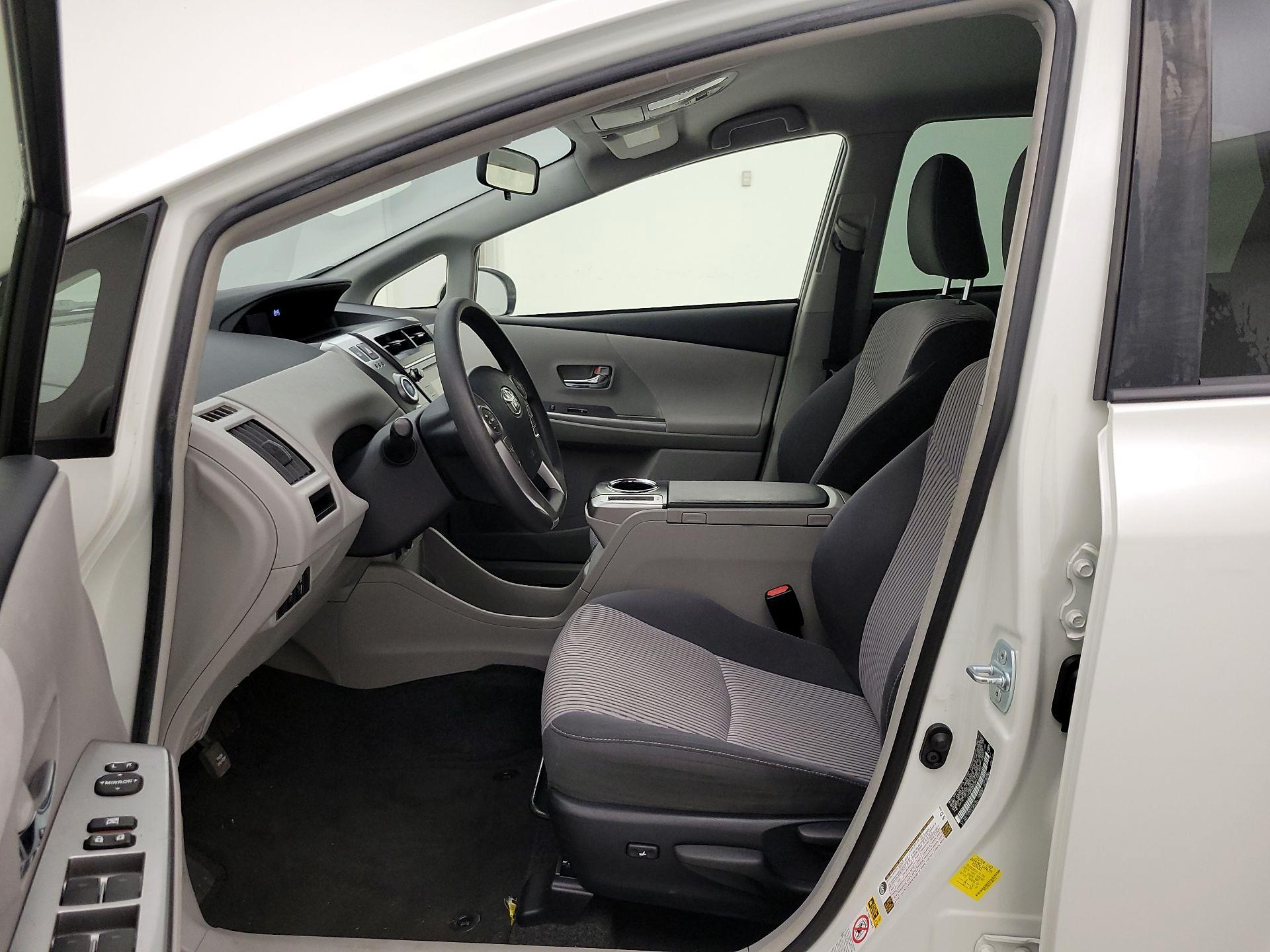 Thumbnail: 2016 Toyota Prius v - 11