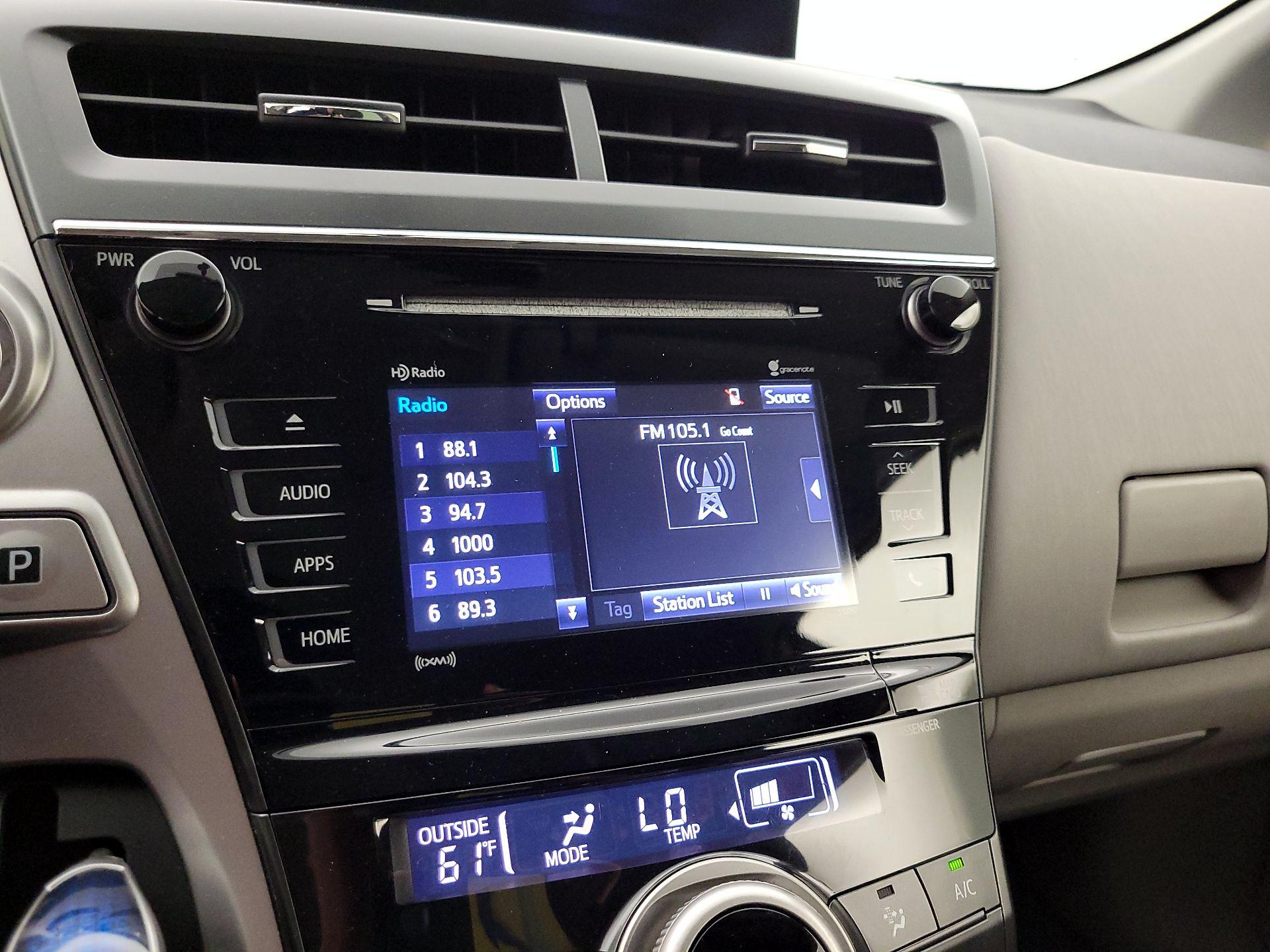 Thumbnail: 2016 Toyota Prius v - 15