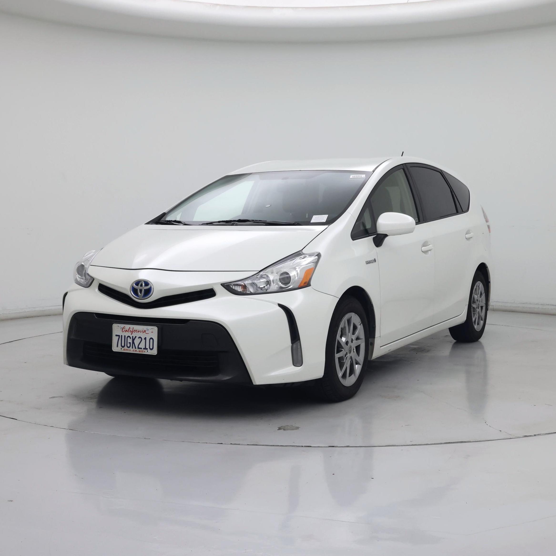 Thumbnail: 2016 Toyota Prius v - 4