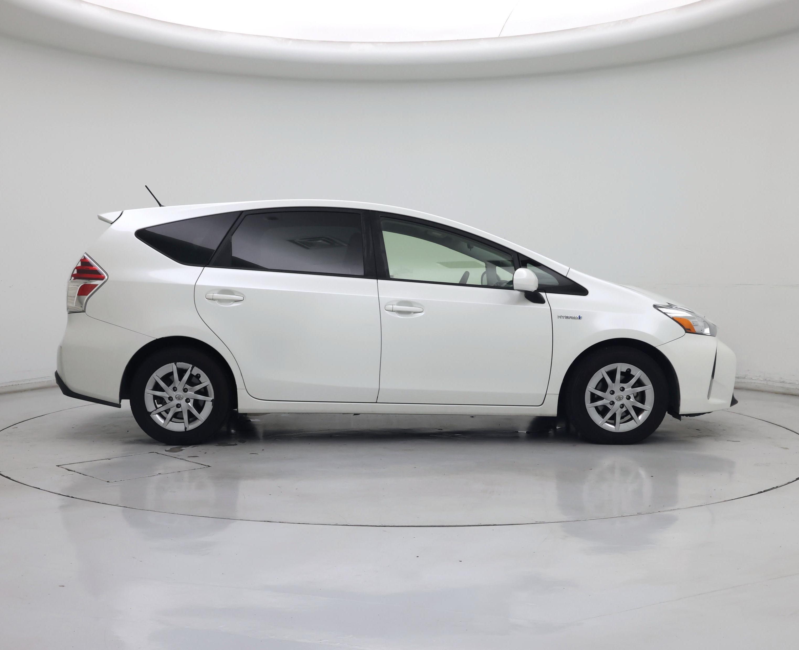 Thumbnail: 2016 Toyota Prius v - 7